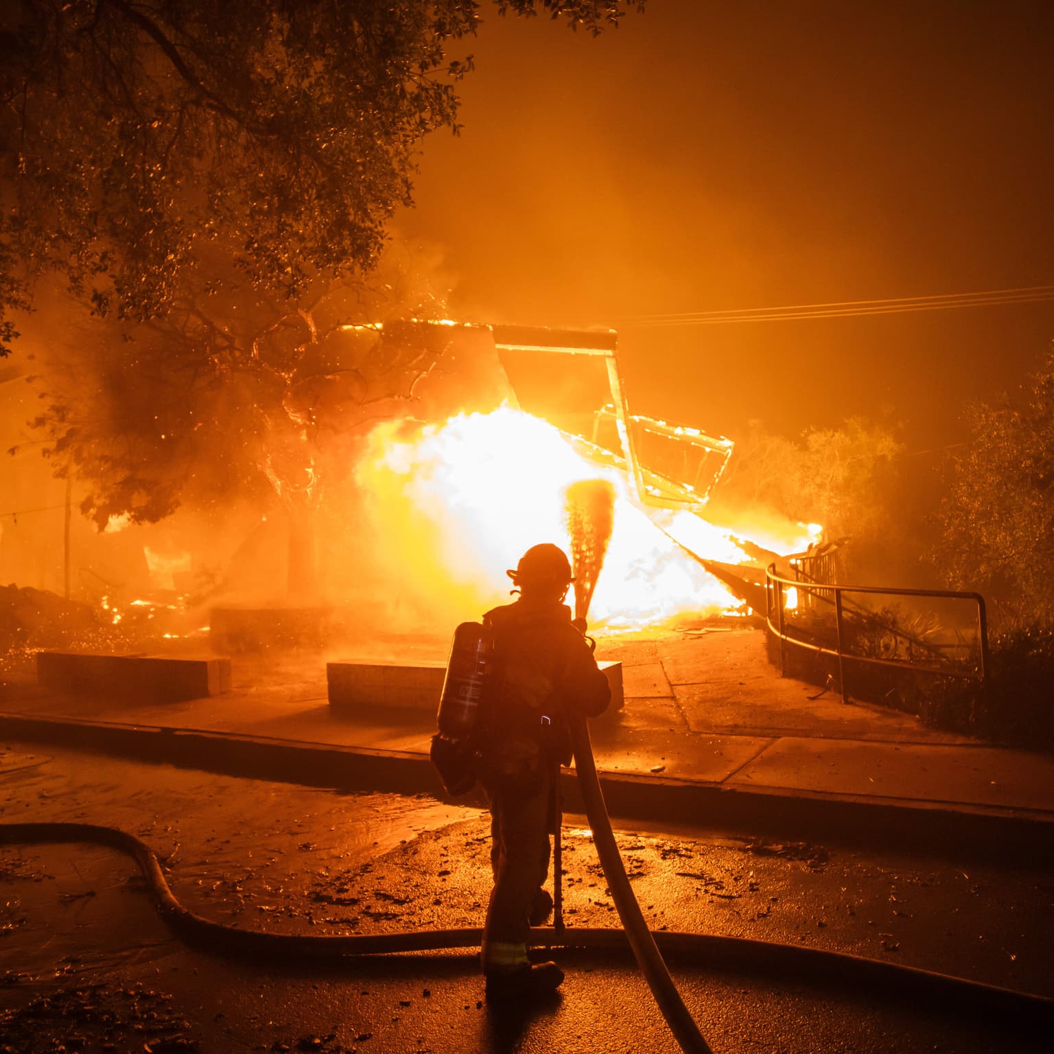 Wildfires displace thousands and ravage greater Los Angeles artwork