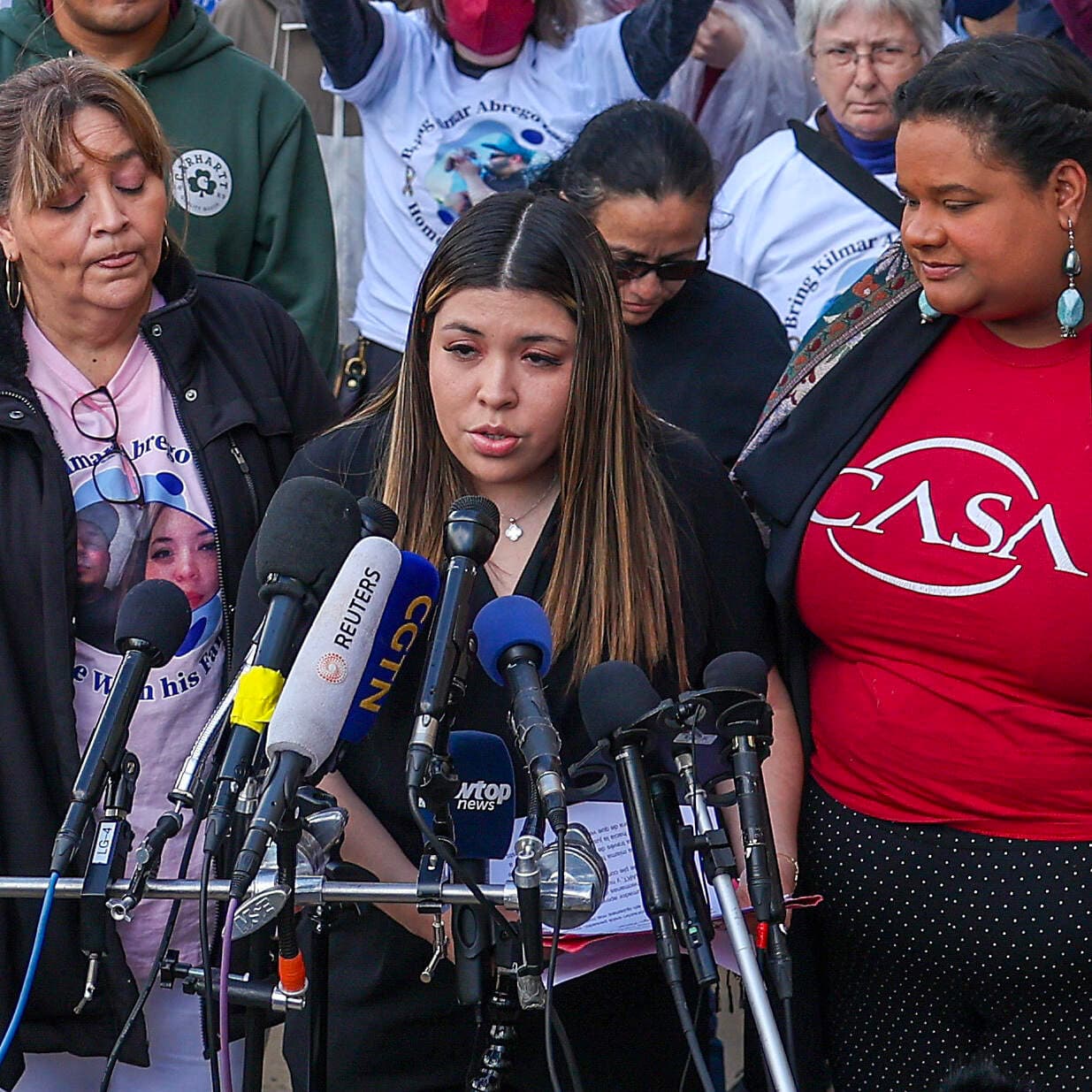 Behind two high-profile deportation cases, a legal crisis grows artwork