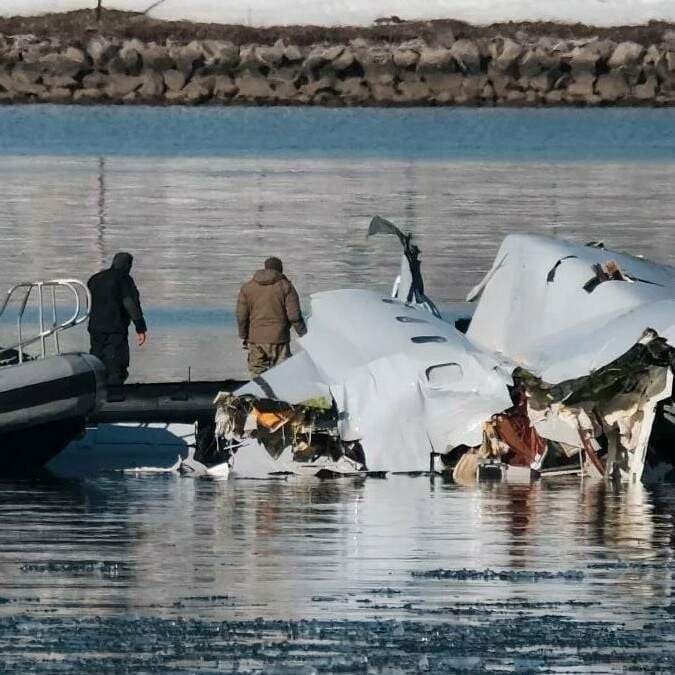 Investigators look for answers in worst U.S. airline crash in two decades artwork
