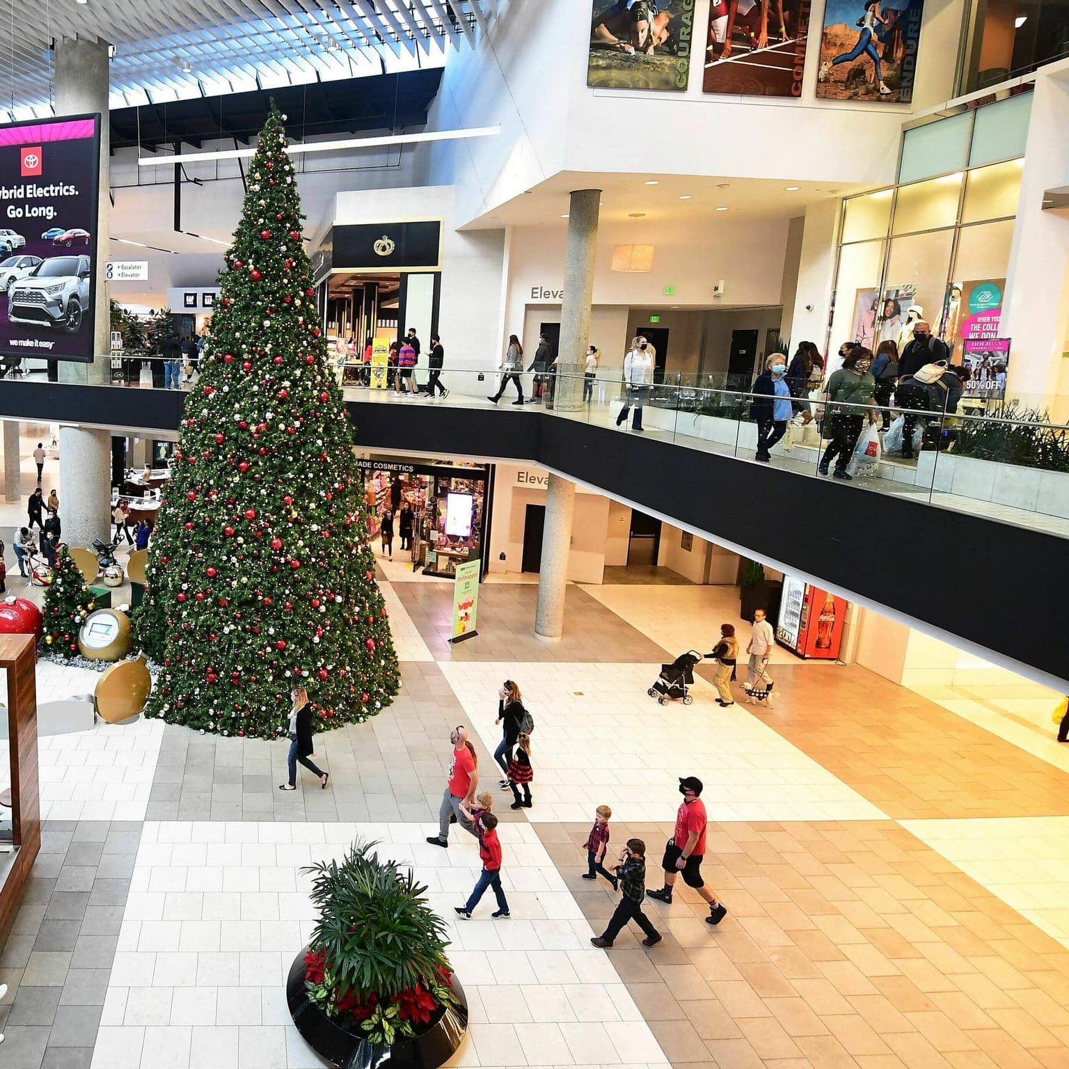 Holidays shopping brings out the scammers. Here's how to stay safe artwork
