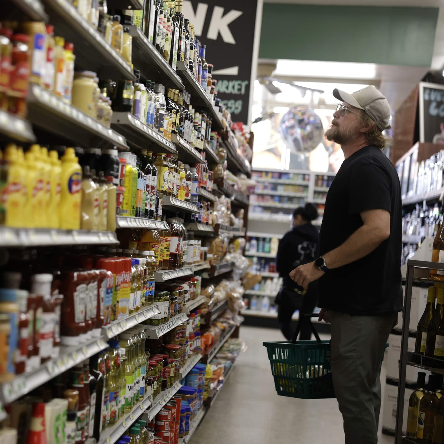Here's how many Americans are cutting their food costs artwork