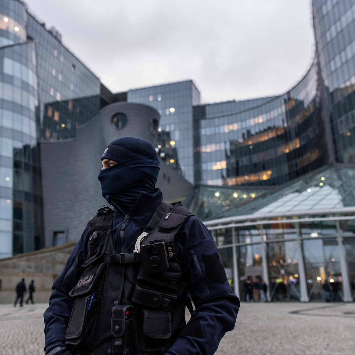 Aftonbladet varningsflaggas av X, rättelselogi och politisk fejd om Polens statliga TV artwork