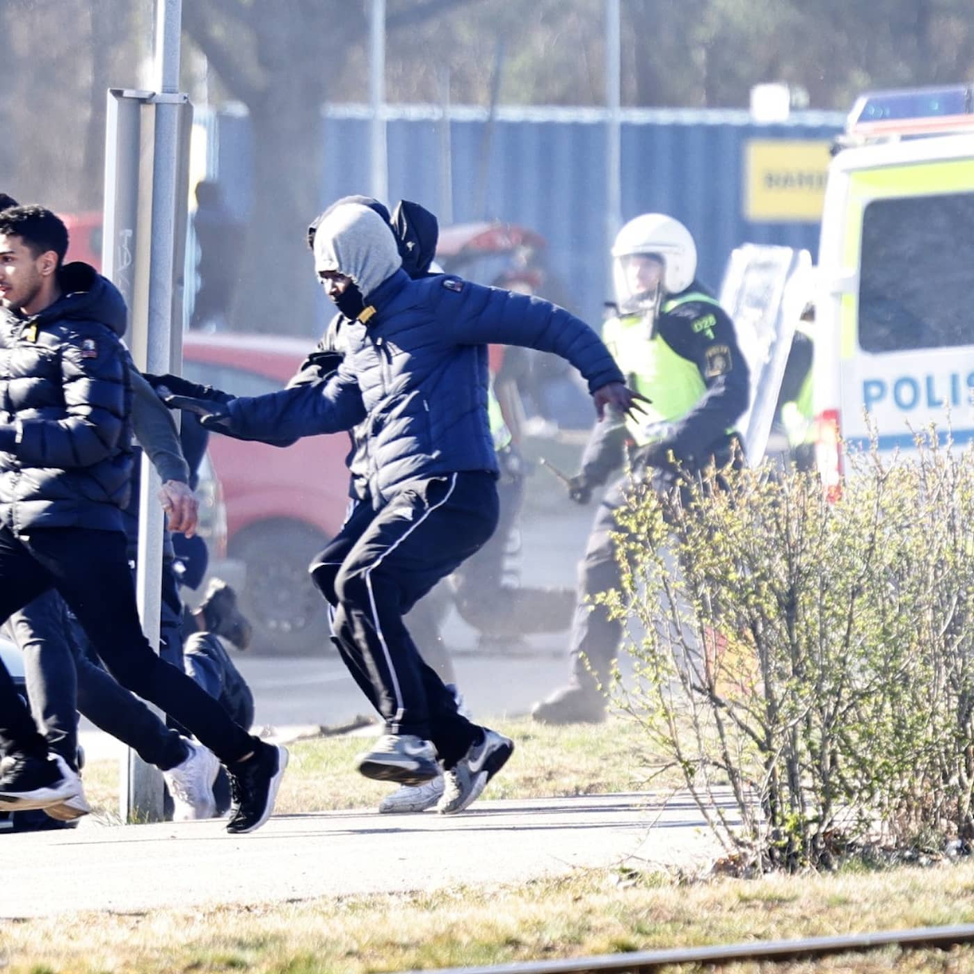 Malmöfotograf identifierade upploppsmakare för polisen, videoklander mot Expressen, Göteborgs-Posten tar vara på flyktingkompetens artwork