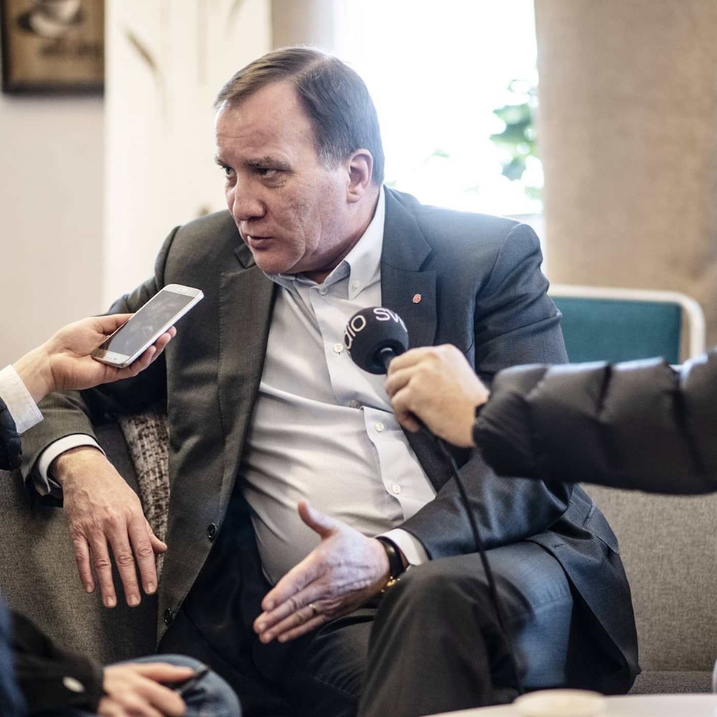 Bråk mellan politikredaktioner om Löfven-intervjuer, Medierna granskar Aktuellt Fokus, Cupcake-kupp i Tv4 artwork