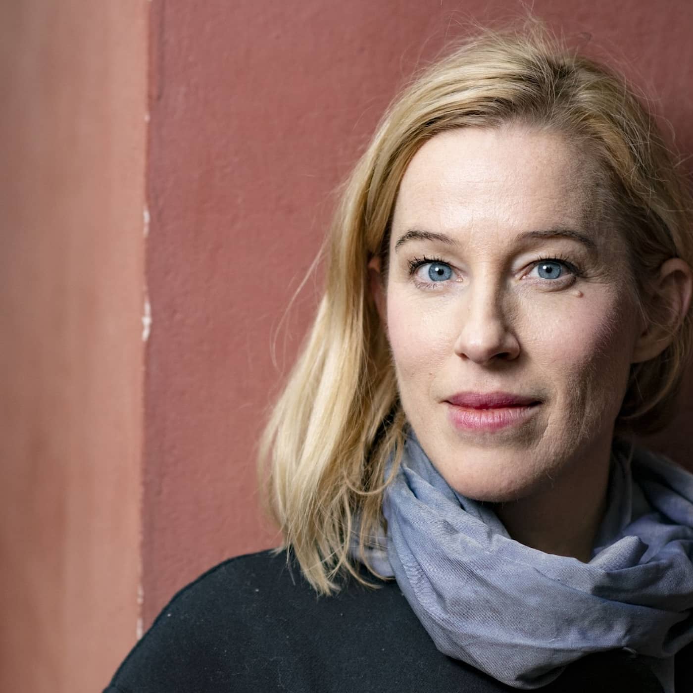 SvD skakas av mångårige fotografens död, unik inblick i Nyheter Idags ekonomi, utredning sågar UG:s program om apatiska barn artwork