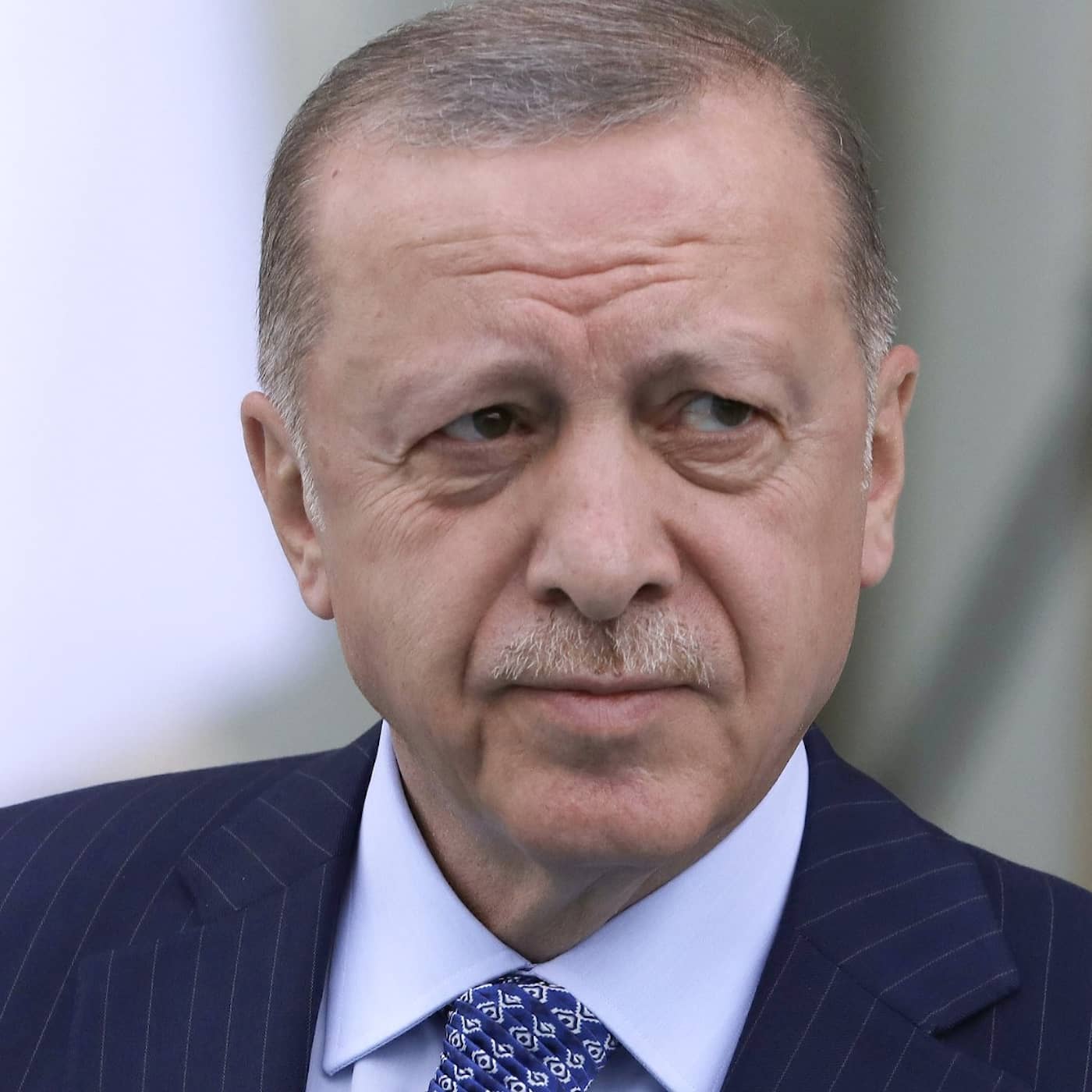 Turkiska exil-journalister räds utlämning och nyckfull tillgång till svenska anstalter artwork
