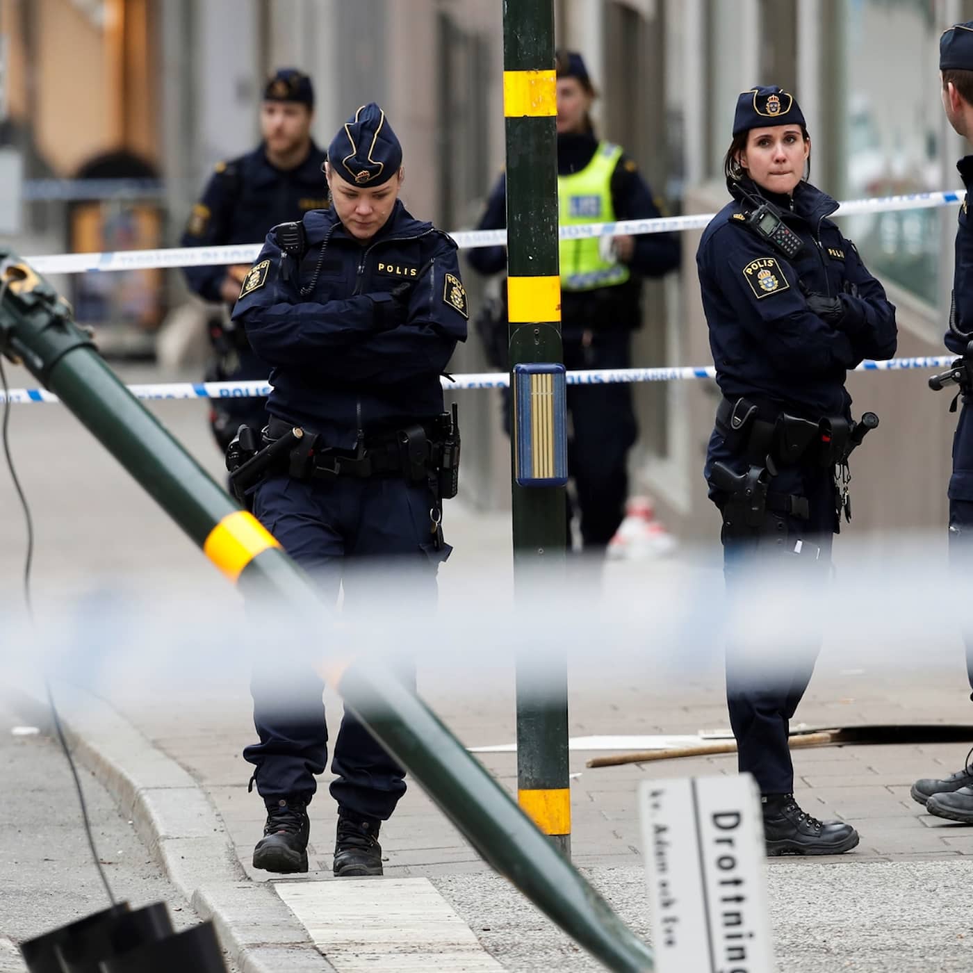 Terrorbevakningen utvärderad och besök i mellanmjölksmediernas land artwork