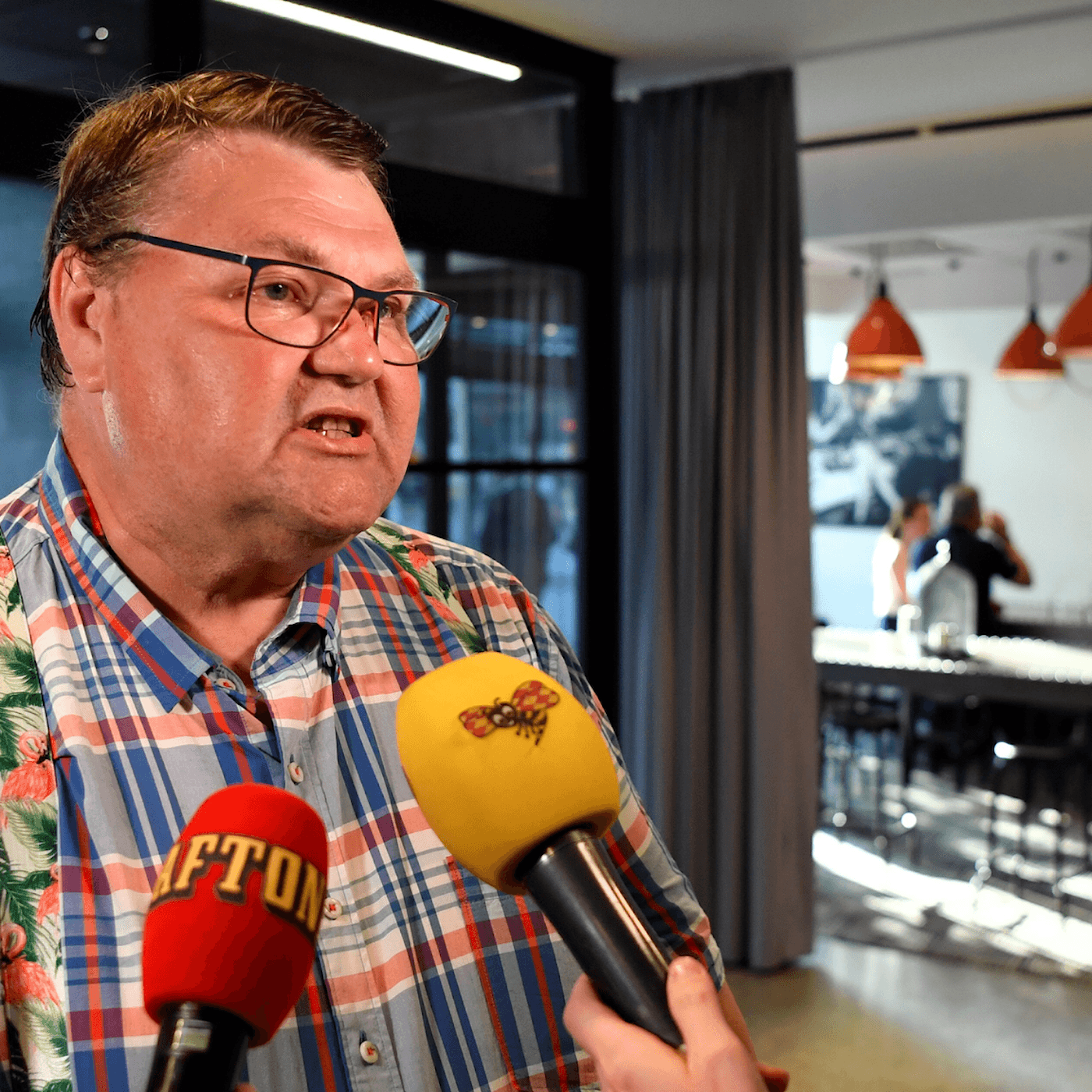 Sverigedemokratisk motattack, ommöblering i svenska dagstidningsägandet får konsekvenser, ständigt prisregn över skrytsamma medier artwork