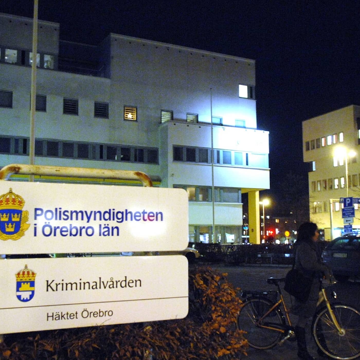 Öppenhjärtig örebropolis känner sig lurad av SVT:s Dokument Inifrån, Sveriges Radio P4:s beredskap vid kris och Veckorevyns sista halmstrå artwork