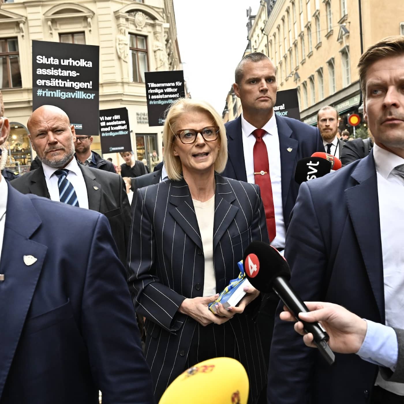 Siffertrixande budgetrapportering, Chattkontroll och Arbetarbladet flyttar hem till läsarna artwork