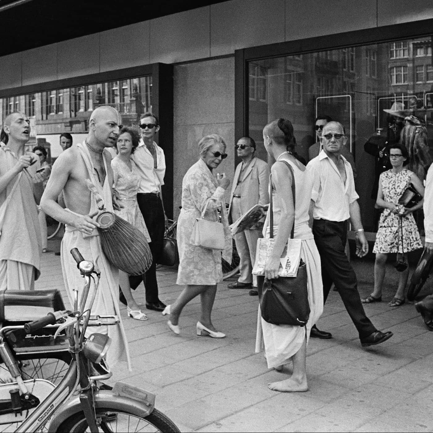 Kritik mot Hare Krishna-dokumentär – nu ser UR över inköp, Otydliga samarbeten i Aftonbladets Uppdrag mat och Metro går som tåget i Rom artwork