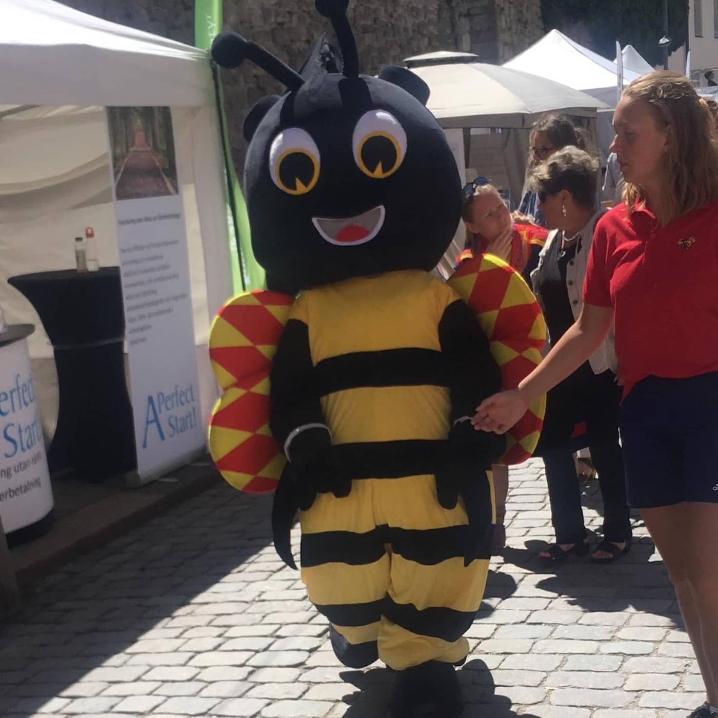 Sjunkande medietemperatur i Almedalen, redaktioner kluvna inför myndighets fängelsefilmer, sträng mediecensur under världskrigen artwork