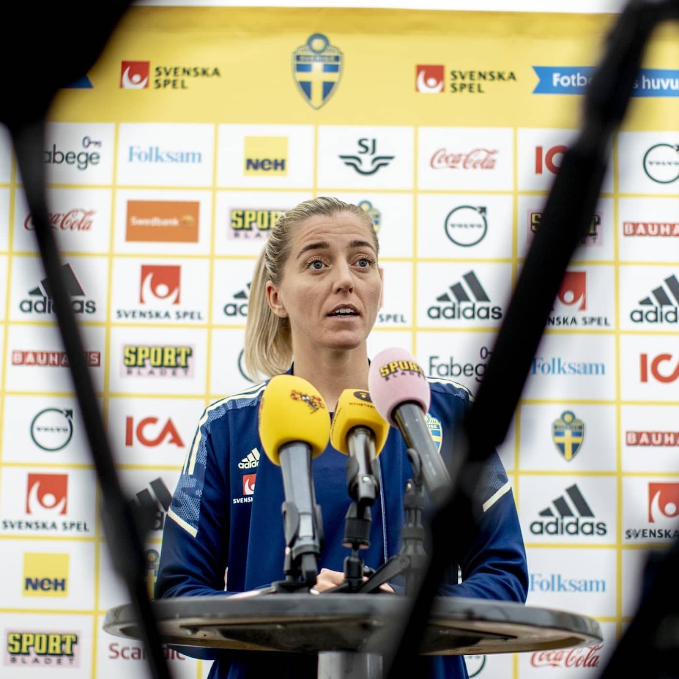 Medier storsatsar på damfotboll, svårt att nå ut med nyheter på ryska och del 2 om rivaliteten mellan Aftonbladet och Expressen artwork