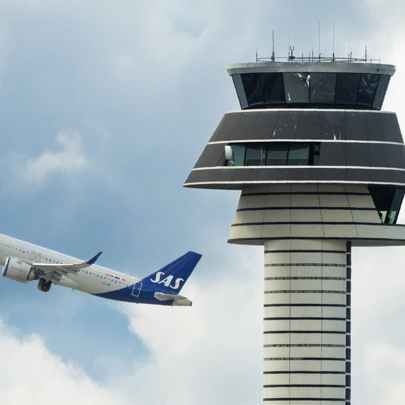 Skuttande, skakig åldersstudie i SvD och surrande drönardrev artwork