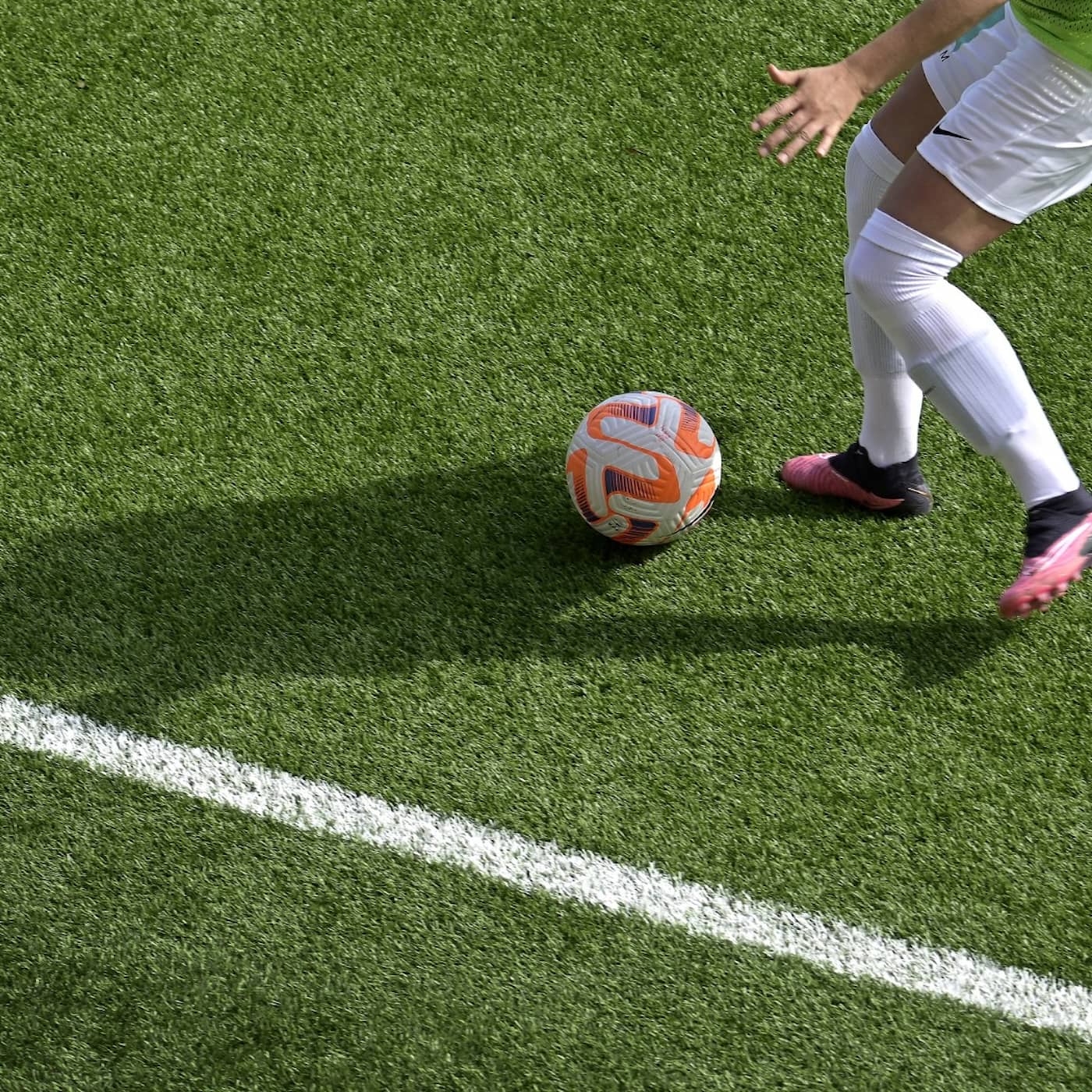 Sitter fotbollsjournalister i spelaragenternas knä? artwork