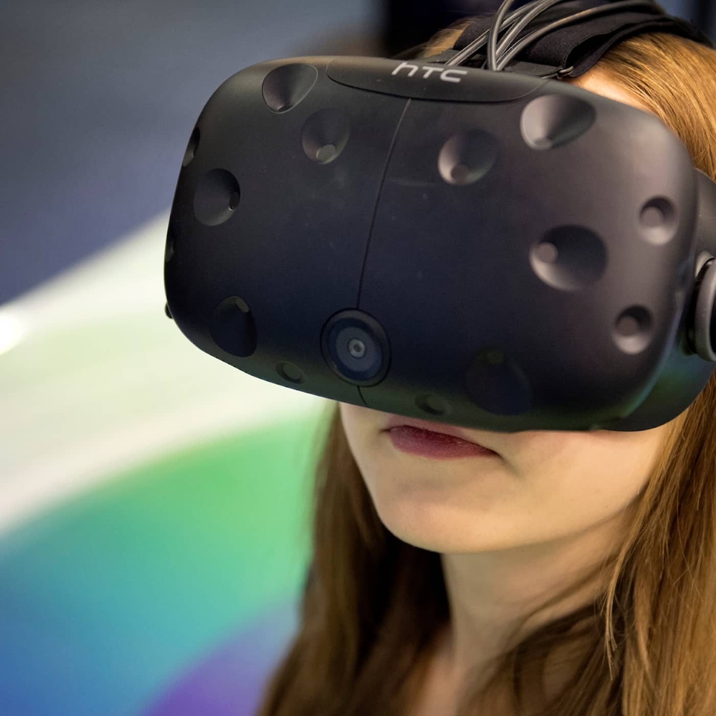 Stormigt på Dagens Industri efter chefredaktörens bolagsengagemang, svag vind i de rödrosa medieseglen och VR-hajpen som mojnade artwork