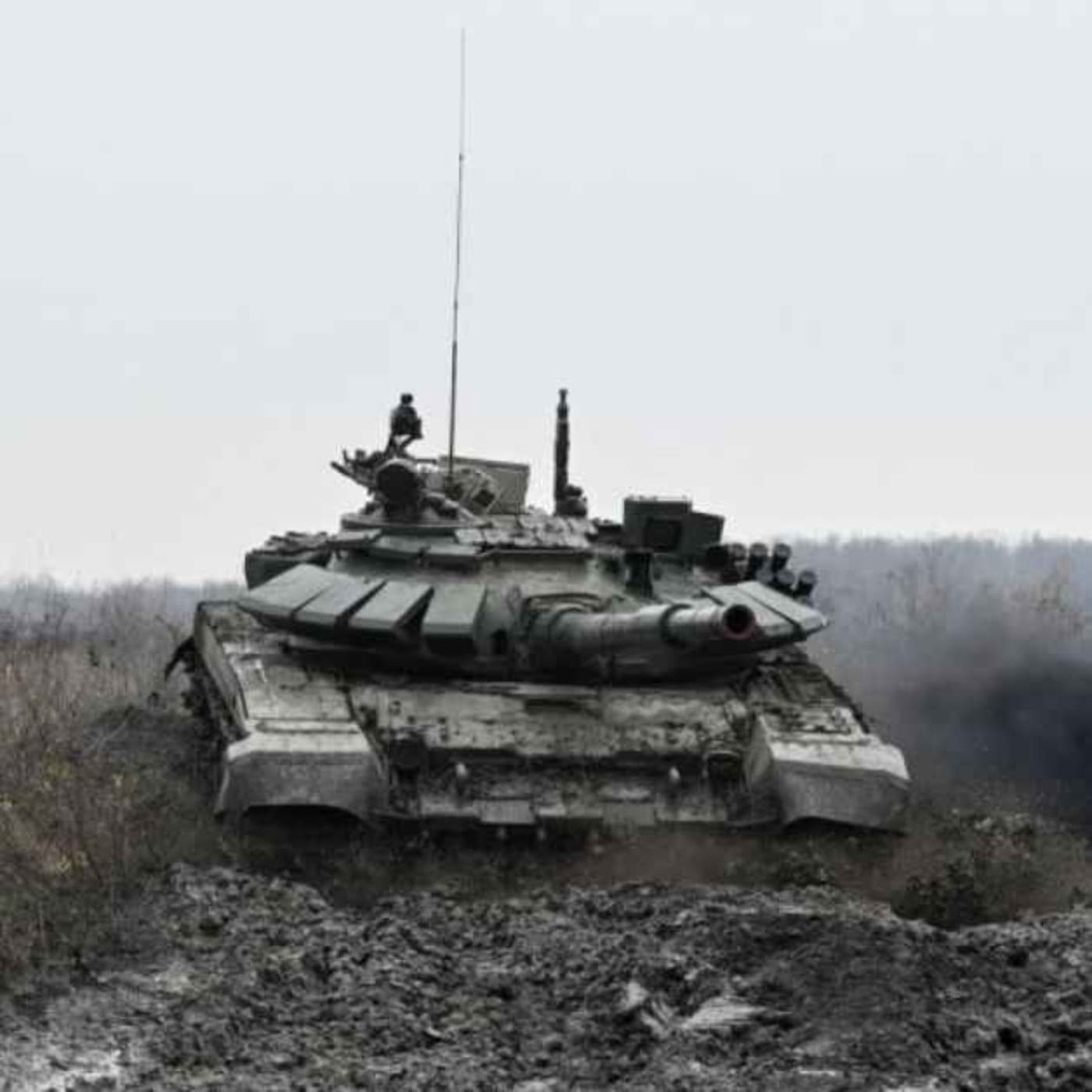 Tank assault 'repelled' in Donetsk by Ukrainian brigade & saboteurs use 'Molotov cocktail' to torch Russian fighter jet artwork