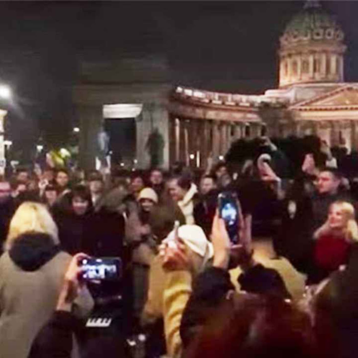 Crowds in St Petersburg sing about overthrowing Putin artwork