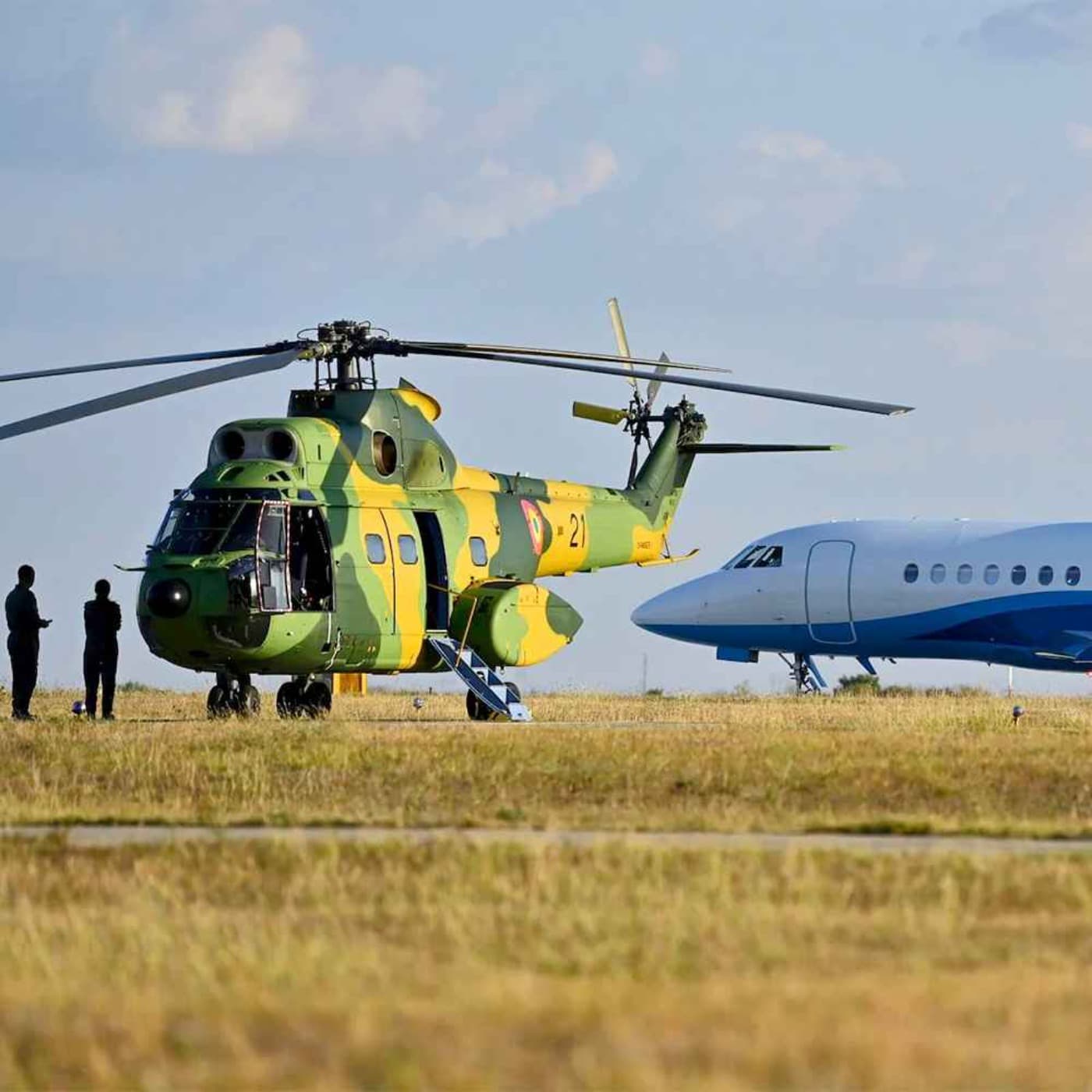 Ukrainian troops destroy ‘all Russian positions’ to liberate town & EU chief's plane 'forced to land blind after Moscow jams GPS’ artwork
