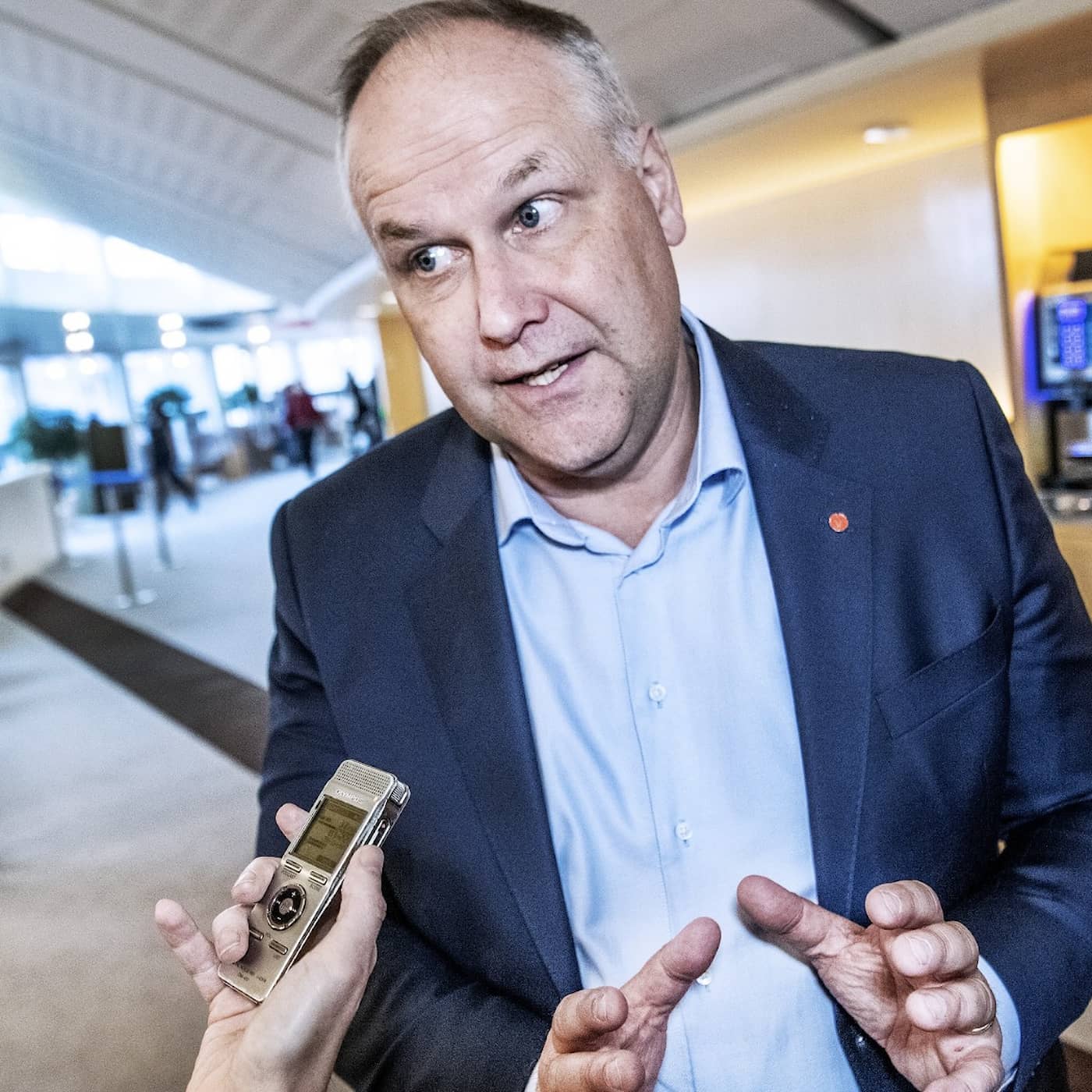 Sjöstedt slutar, folkomröstningar, om att ljuga, unga lämnar Kroatien, en norsk bidragsskandal och om att vara offentlig med sitt döende. artwork