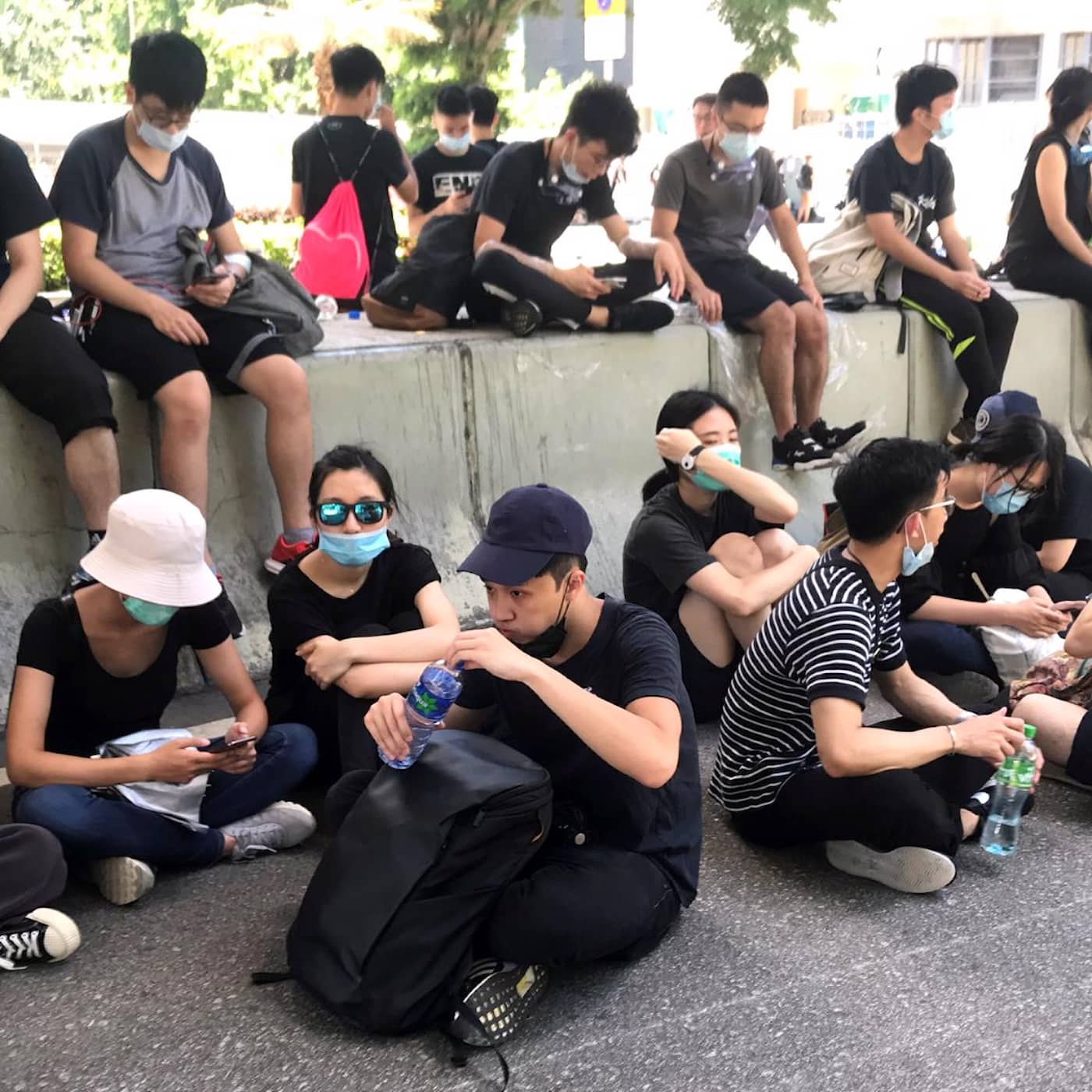 Nya demonstrationer i Hong Kong, Storbritanniens USA-ambassadör, Frankrikes försvarssamarbete, Merkels hälsa och Victorias födelsedag artwork