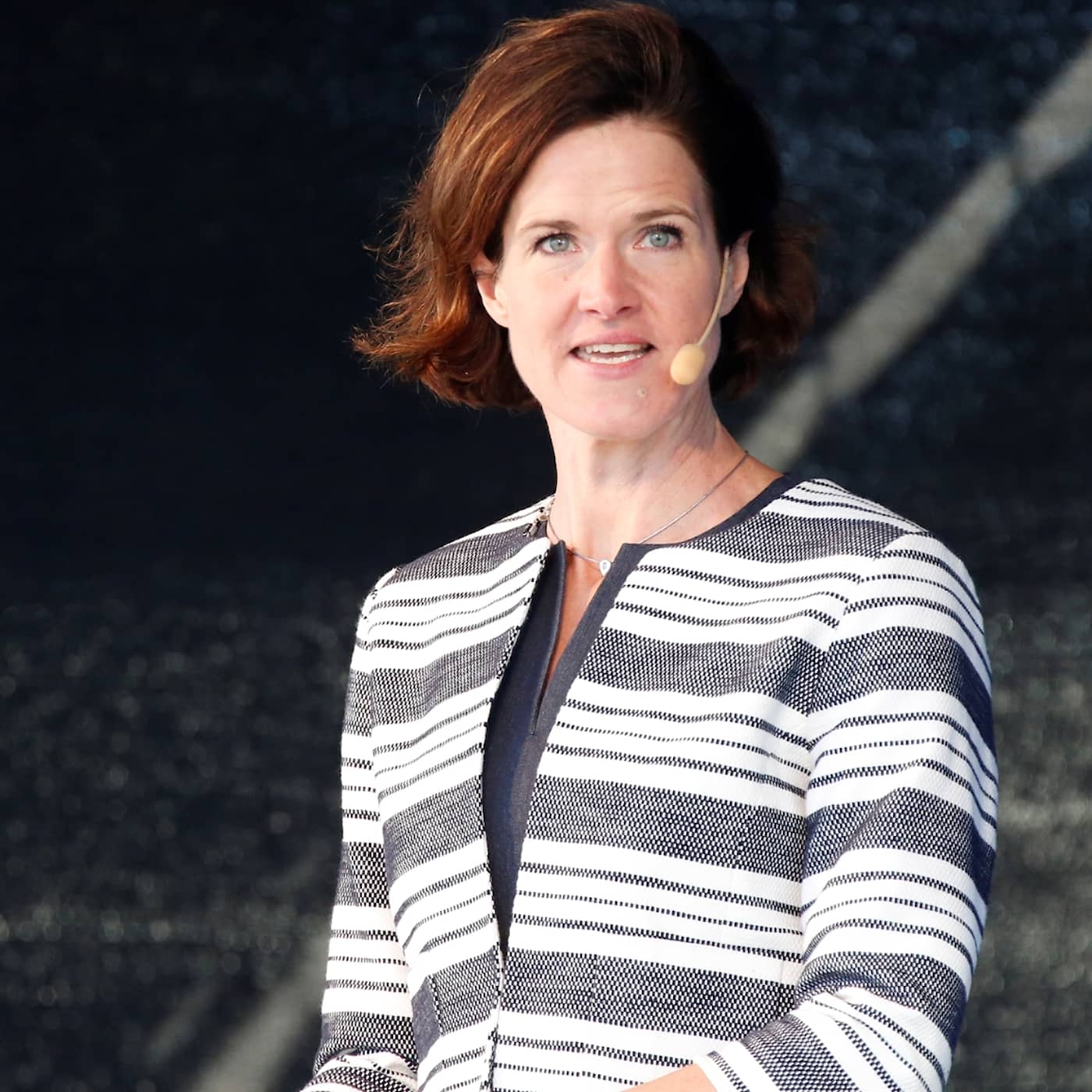Privata partiledare, ny teknik för översättningar och Anna Kinberg Batra (M) frågas ut i Almedalen... artwork