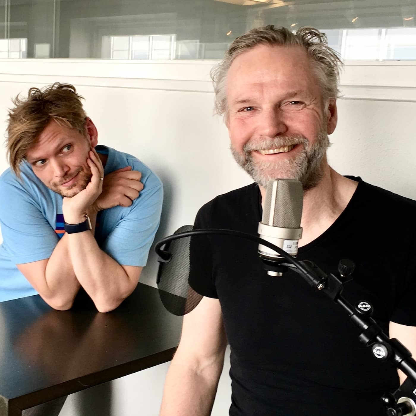 246: "Ensam med en radiomikrofon" artwork