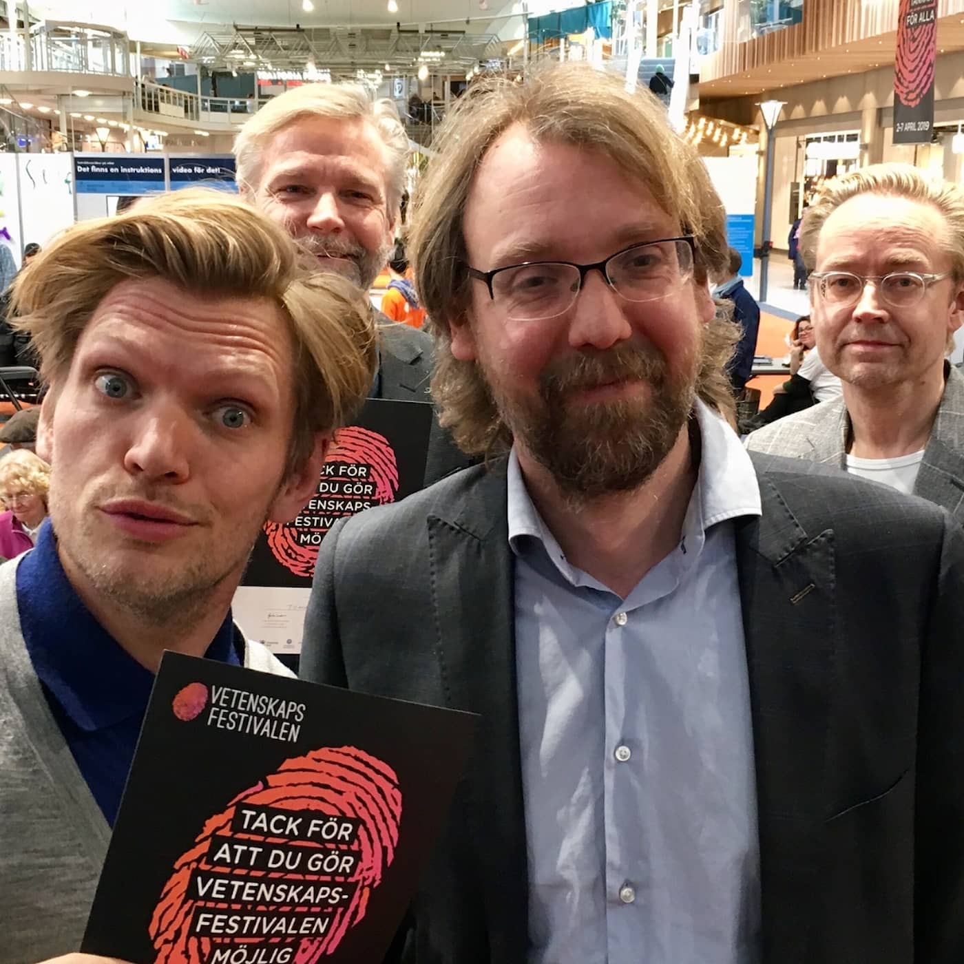 242: "SD inte längre det mest illa omtyckta partiet" artwork