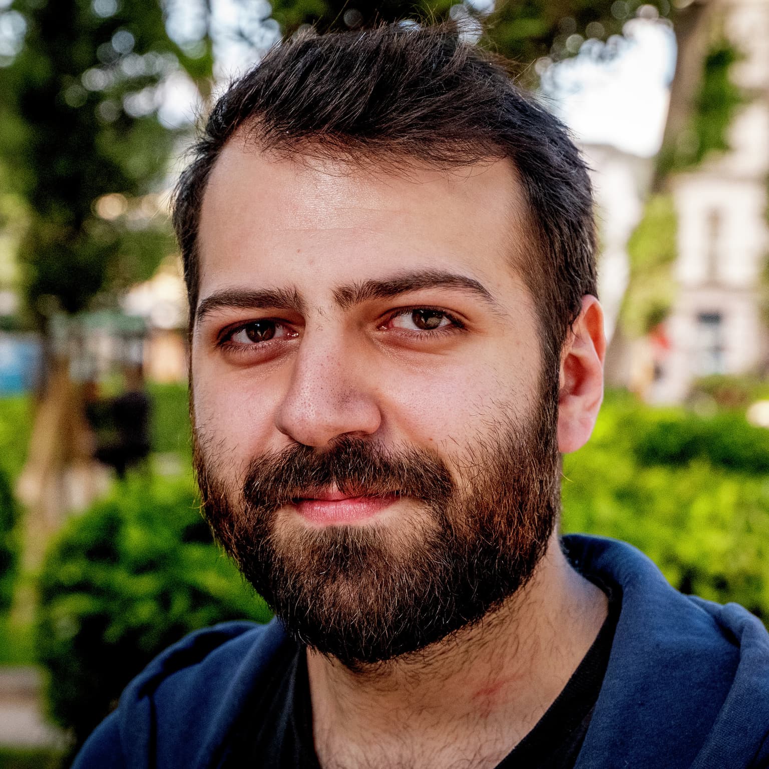 Enorme demonstrasjoner, politivold og Georgias blodige historie med Russland. Gjest: Goga Vachnadze artwork