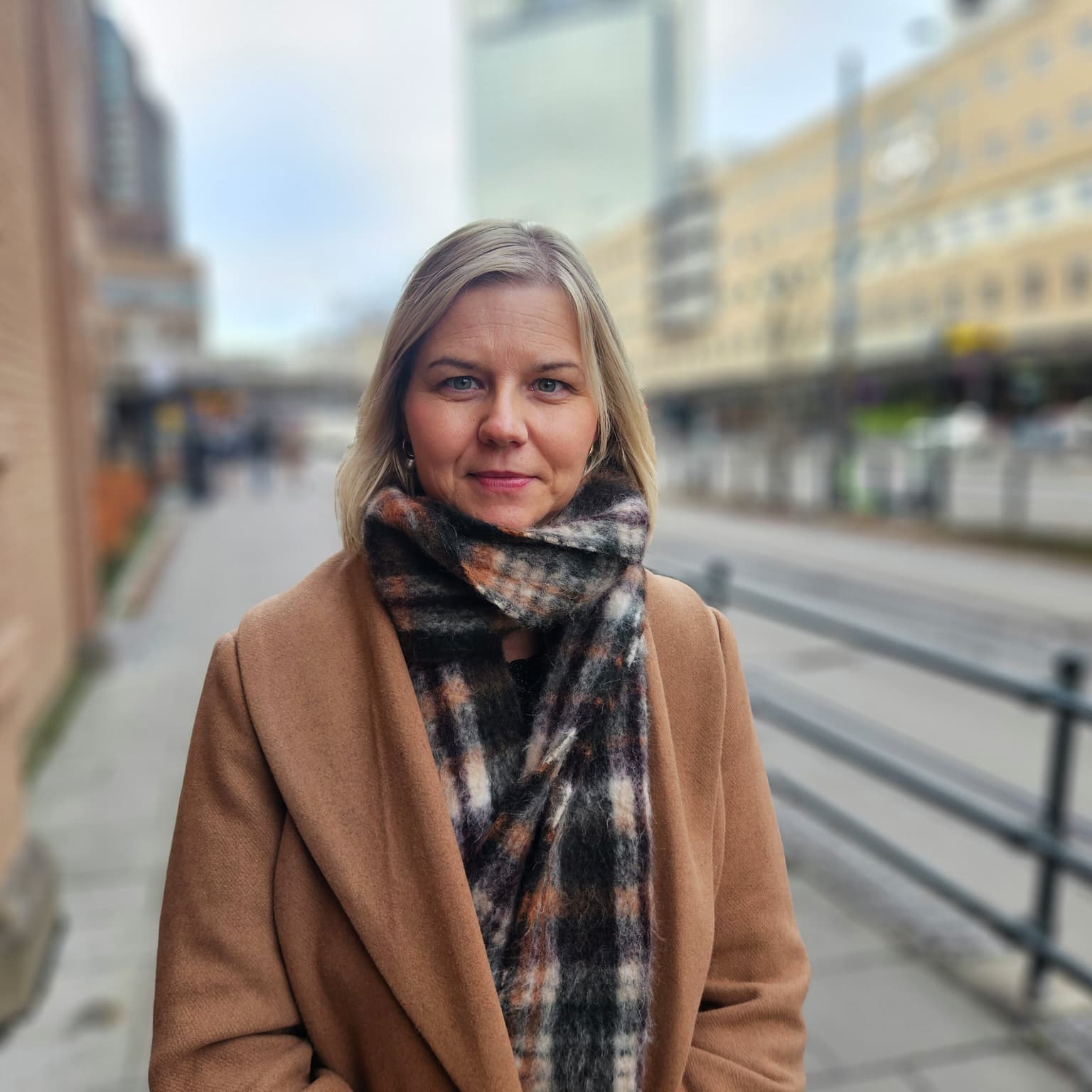 – Det betyr i så fall at Støre er en ekstremt svak statsminister. Gjest: Guri Melby artwork