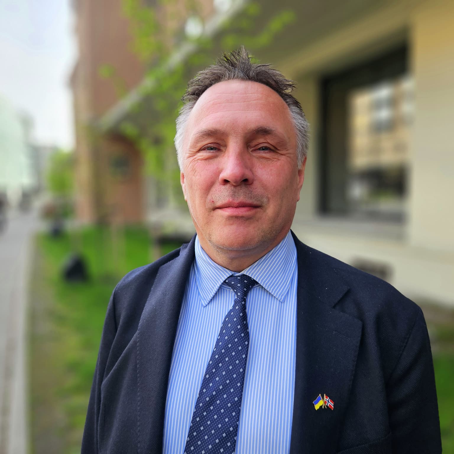 – Du får vite veldig mye. Noe gjør deg trygg, noe skulle du ønske du ikke visste. Gjest: Tore Sandvik artwork