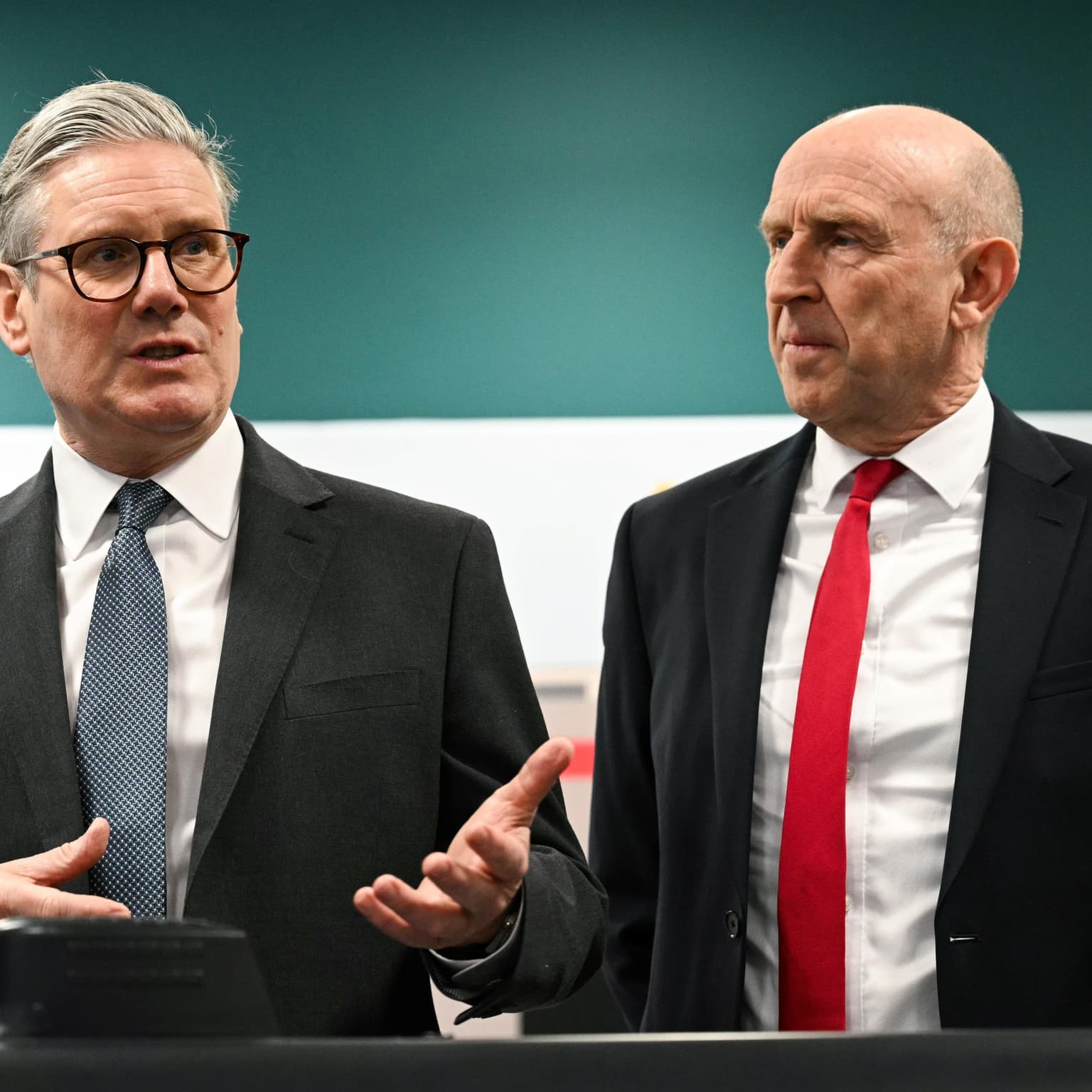 Defence secretary quits with ‘blistering’ swipe at Starmer - The Latest artwork