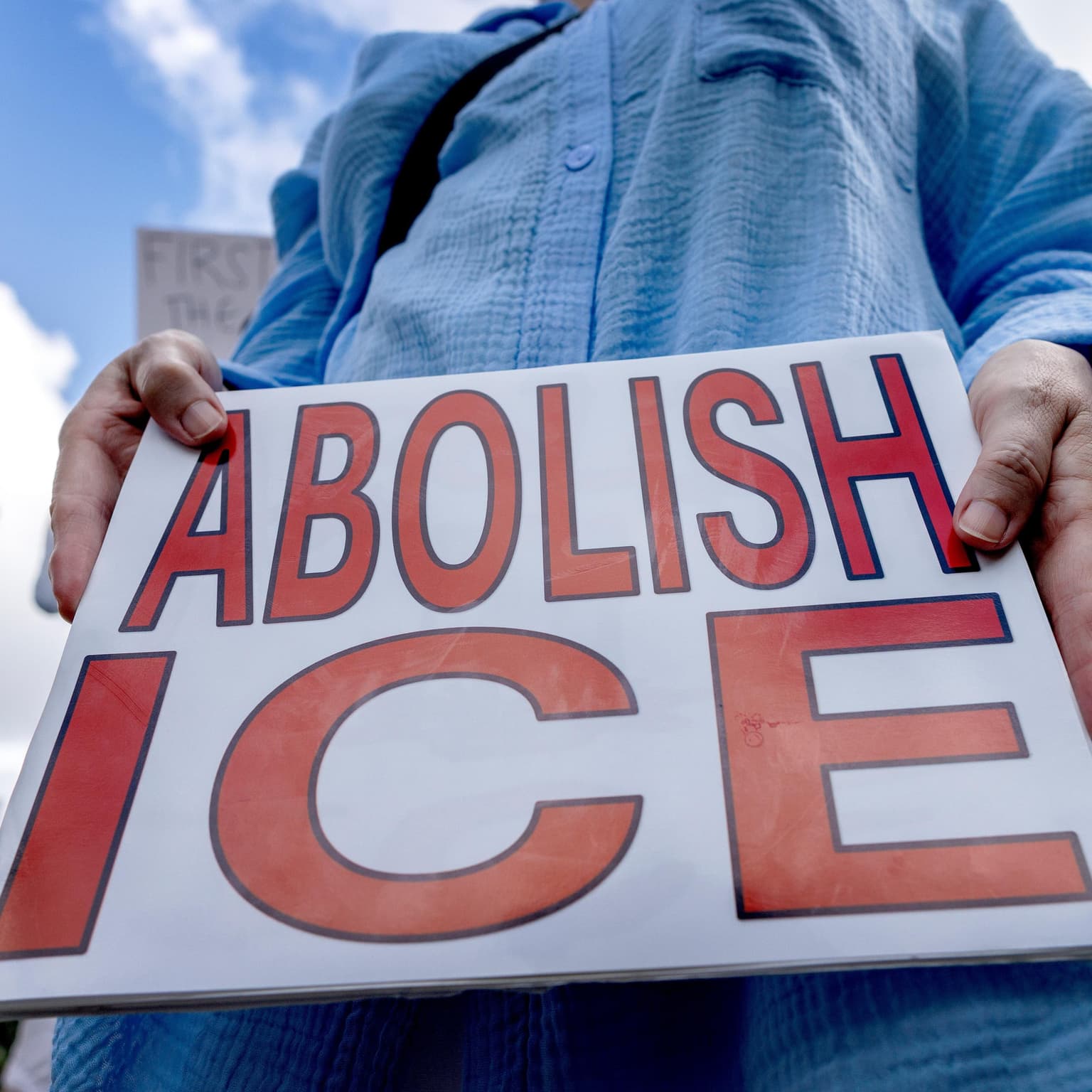 Outrage grows over Alex Pretti shooting in Minnesota – The Latest artwork