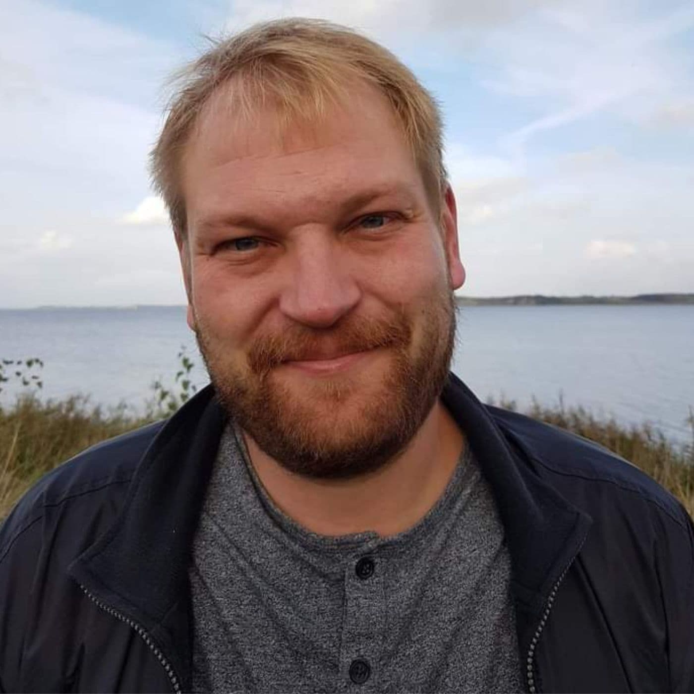 Mandefald (pt. 1:3) - Mads har oplevet flere tragedier end de fleste: "Det er det værste jeg har oplevet i mit liv!" artwork