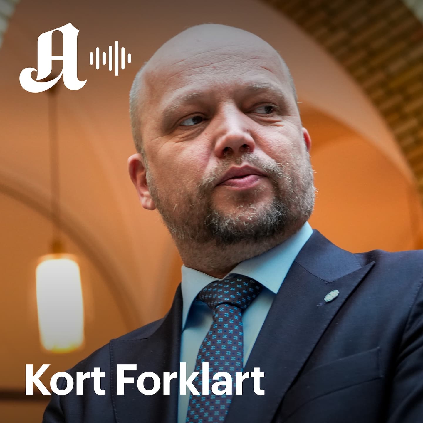Kort Forklart: Bensinkrangel på Stortinget, og Robyn er tilbake artwork