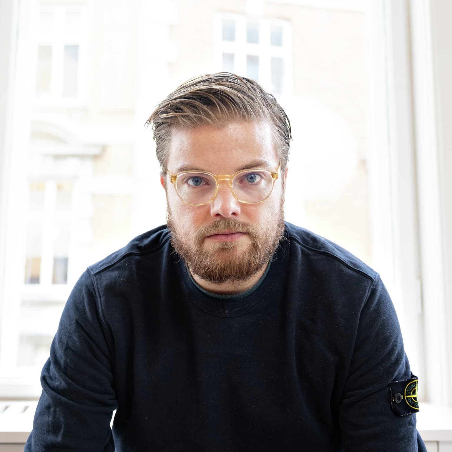 »Man bliver ikke rig ved at følge et ædelt moralkompas« artwork