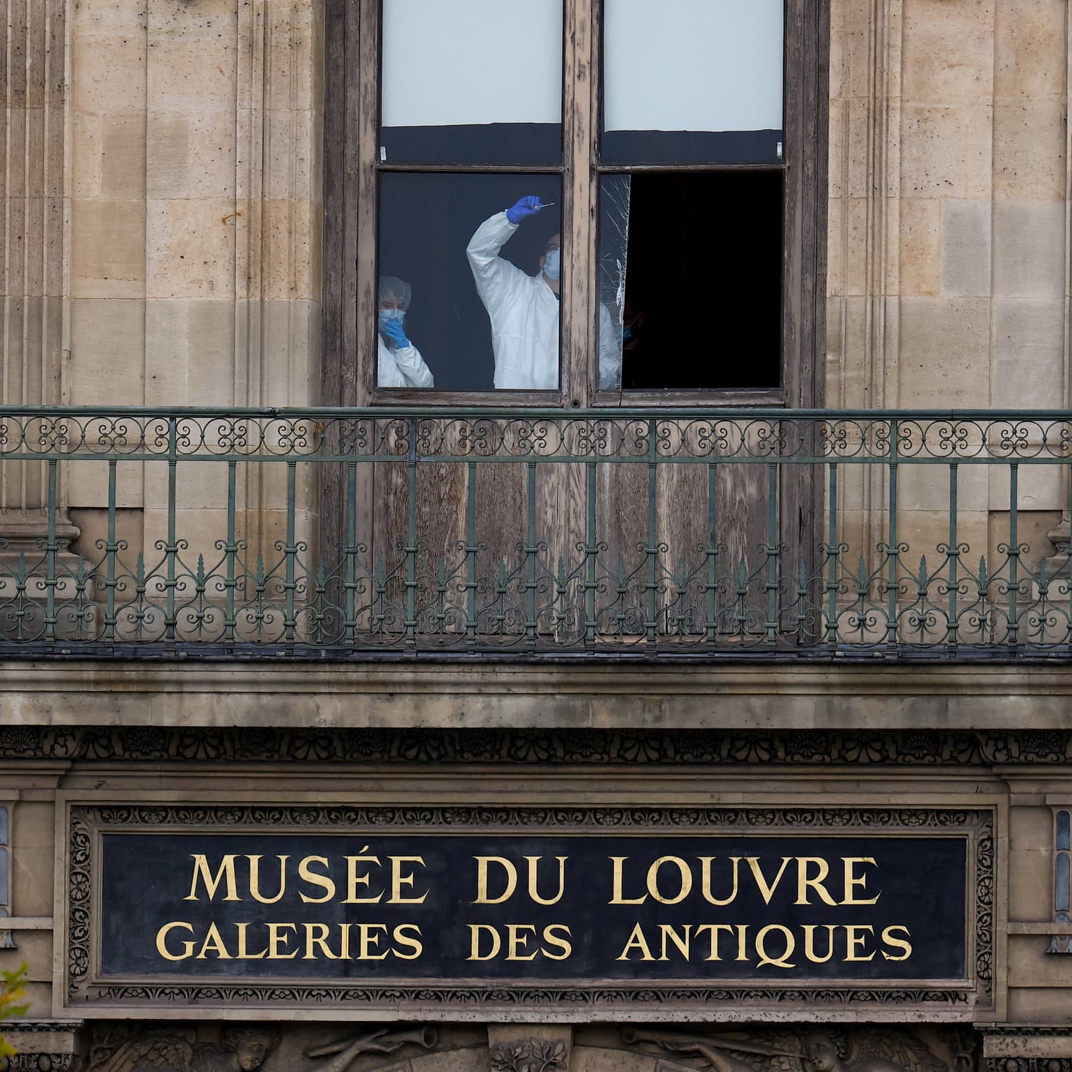 Efter Louvre-kuppet: Hvor ender de kejserlige smykker? artwork