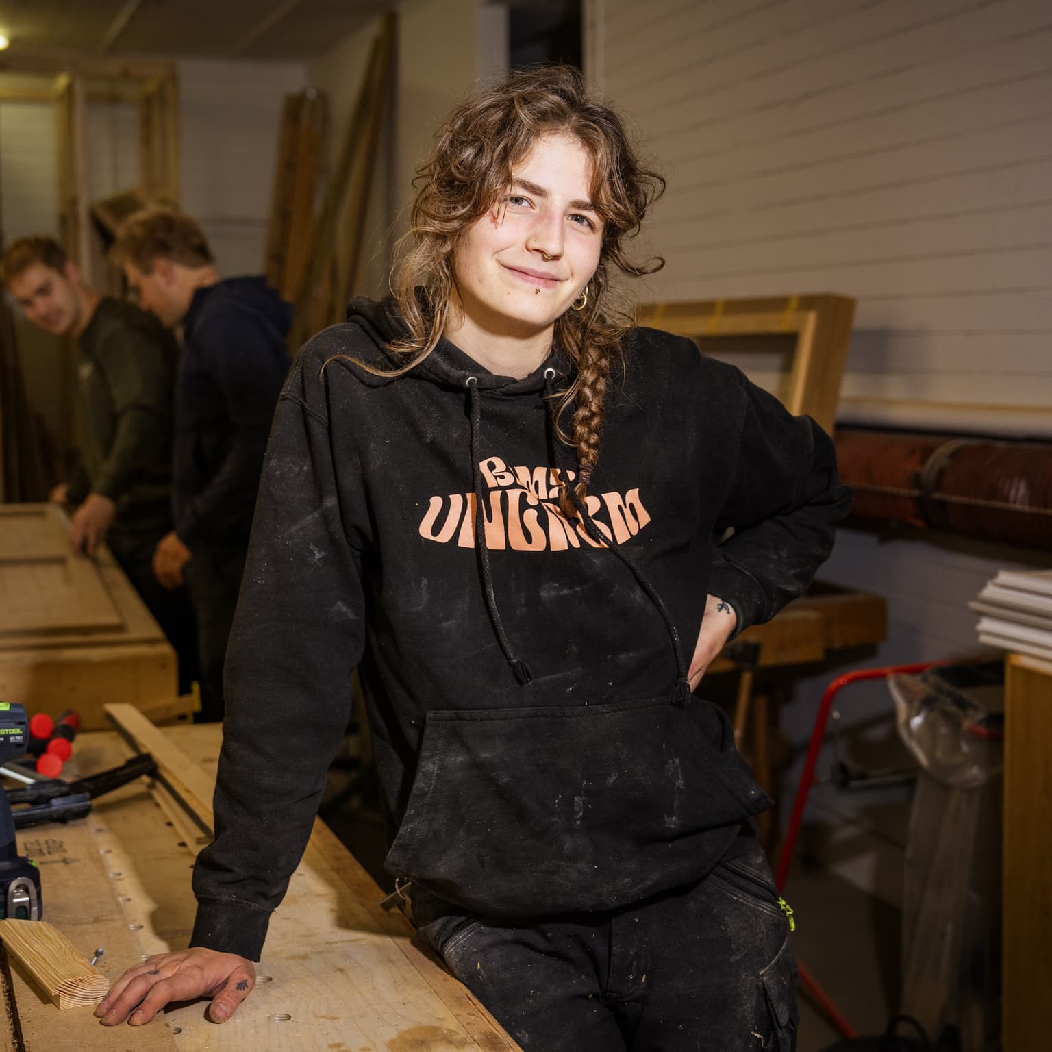 Sasha i debat med ministeren: »Byggebranchen er ikke et sted for børn« artwork