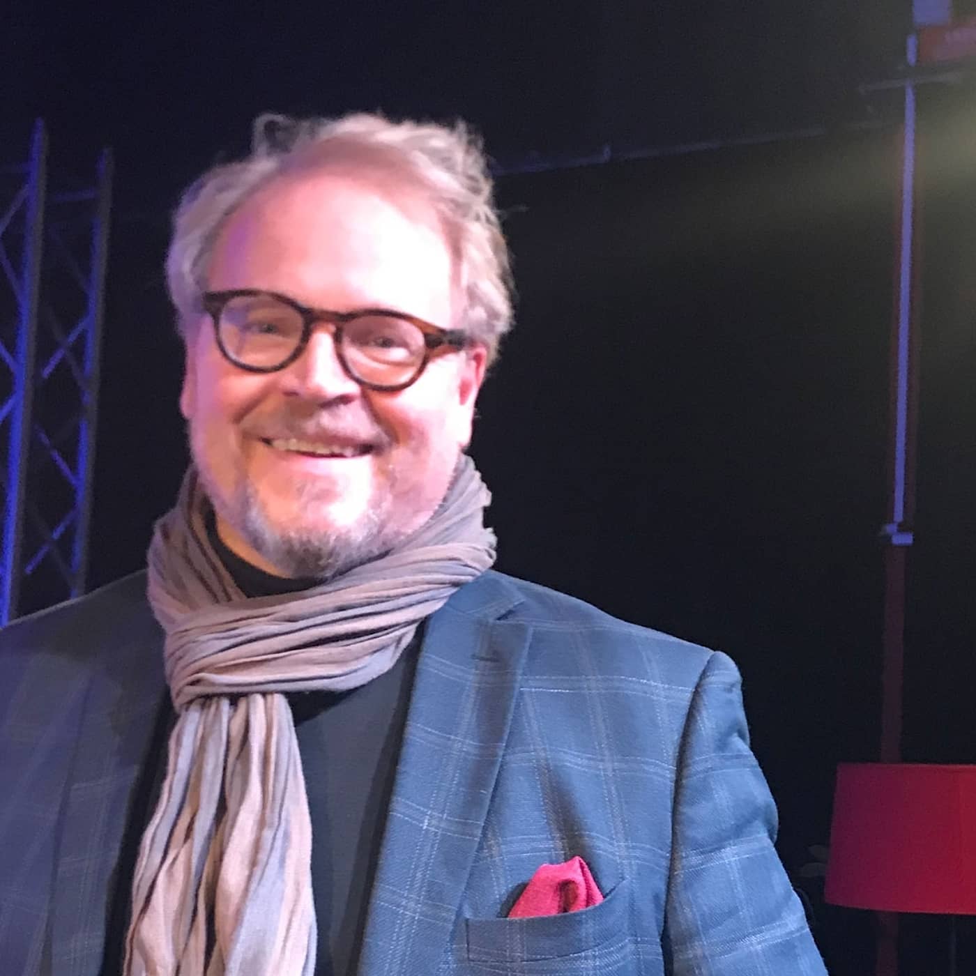 Fredrik Lindström är uppvuxen i ett hem utan konsonanter artwork