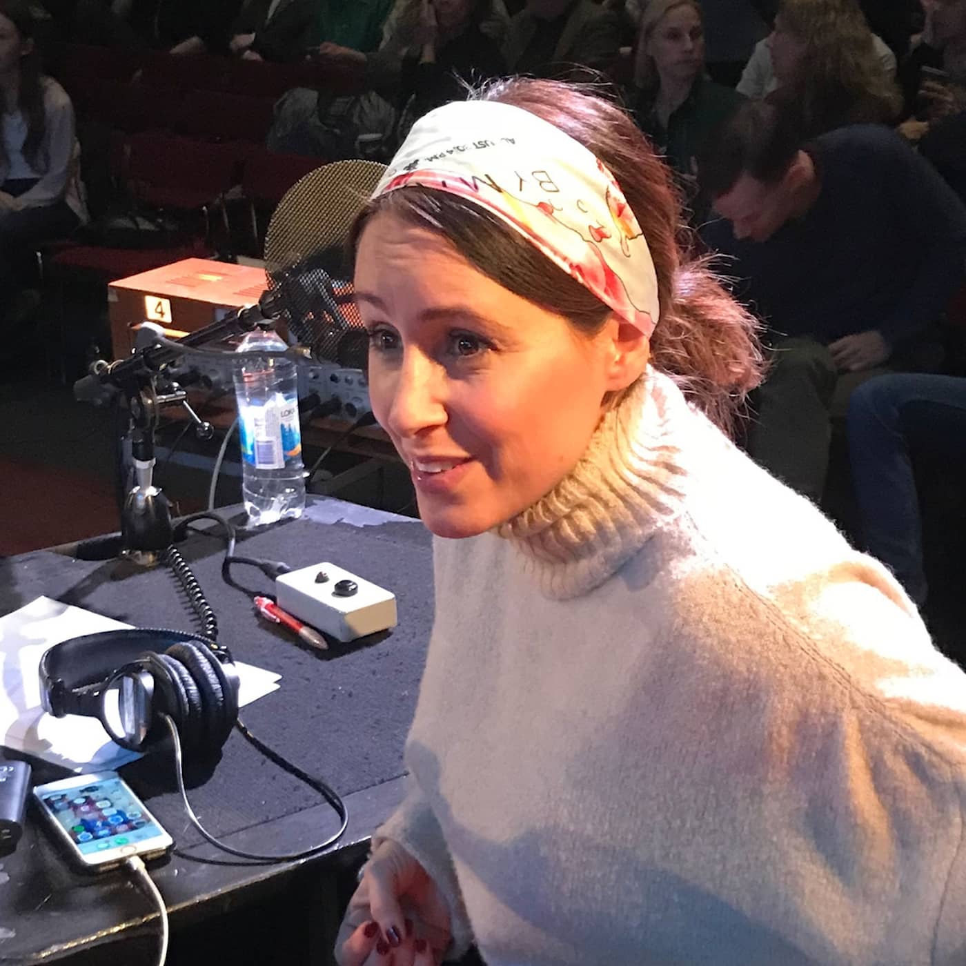 Doreen Månsson får med hela publiken i allsång! artwork