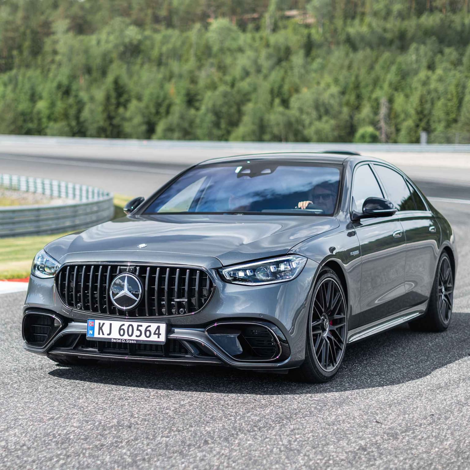 Bonus: Mercedes-AMG S 63 E Perfomance med 802 hestekrefter artwork