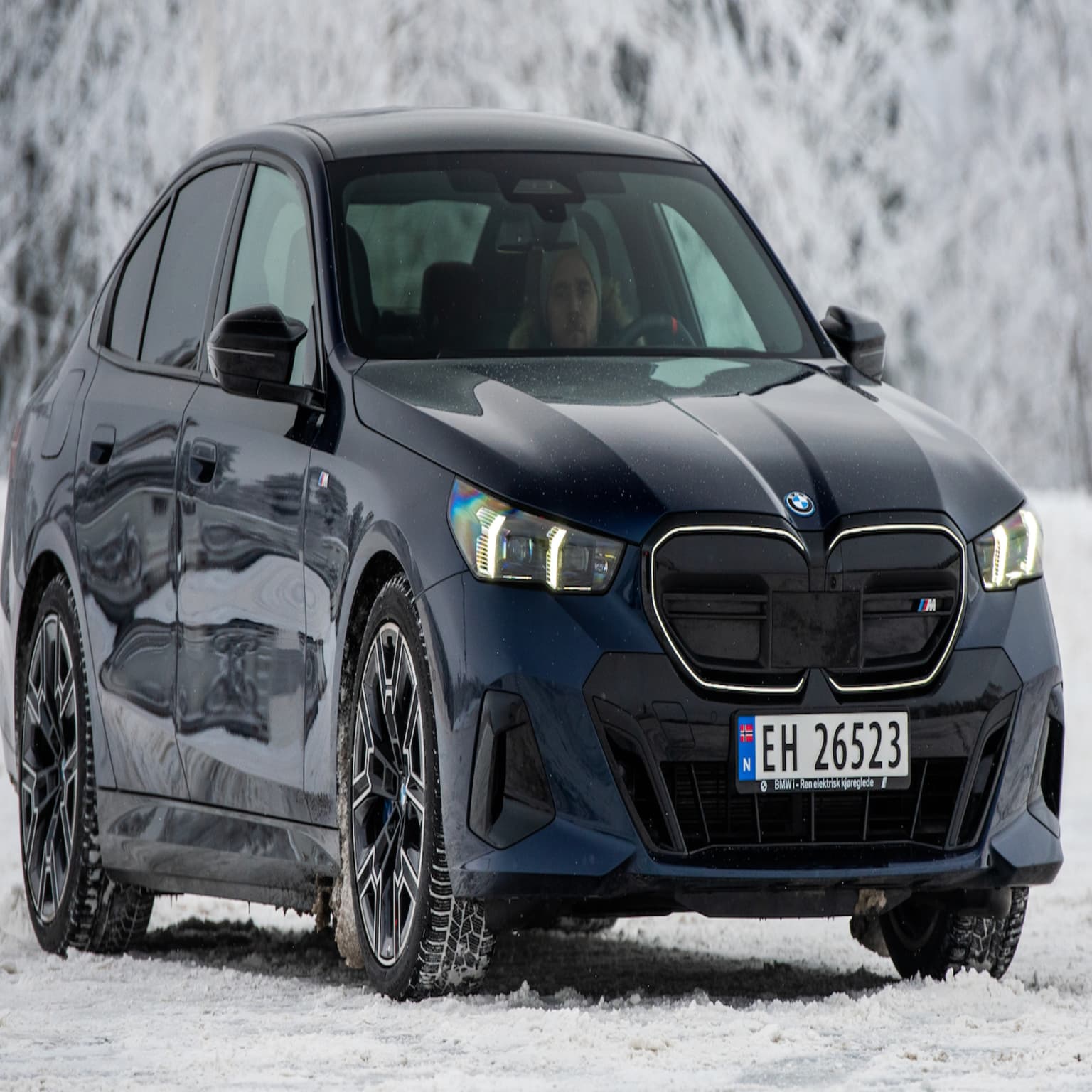 Bonus: Elon Musk har ødelagt BMW 5-serie artwork