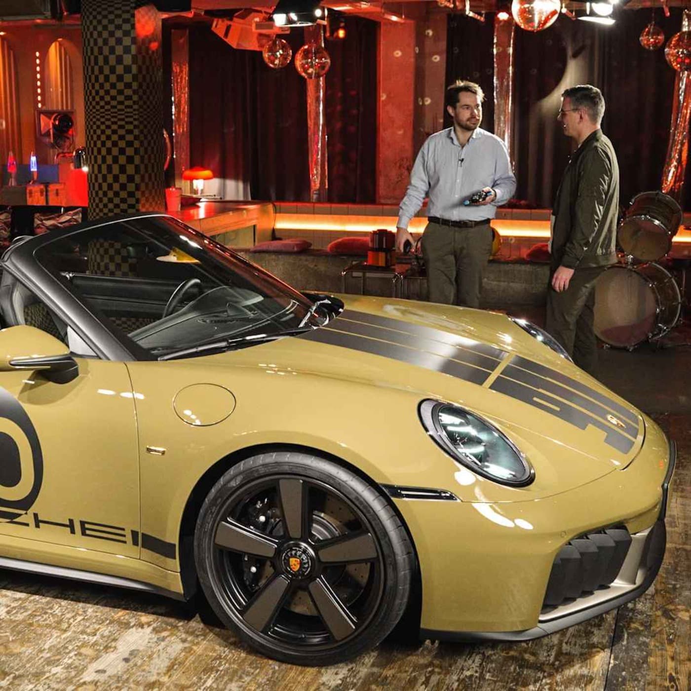 På plass i Berlin: Porsches ville påfunn artwork