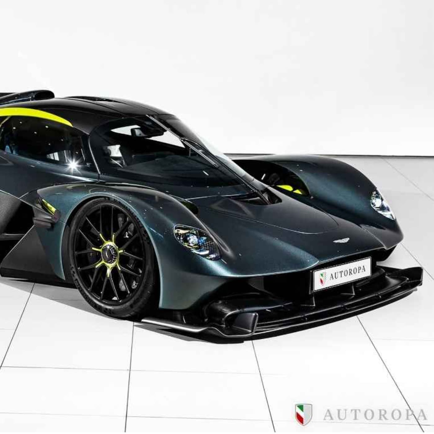 Nordmann selger Aston Martin for 125 millioner kroner (med Carl Henrik Unelsrød) artwork