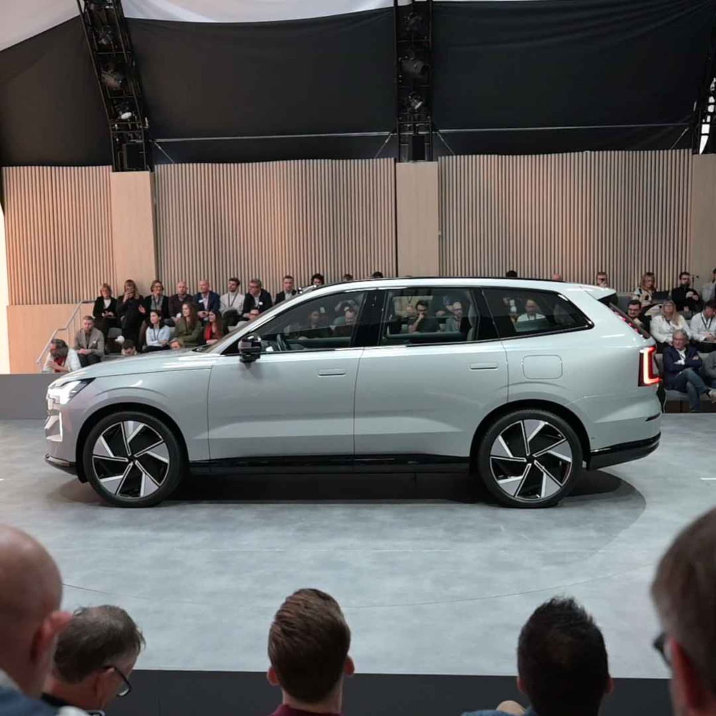 Alt om nye Volvo EX90 - her blir det tilhengertrøbbel! artwork