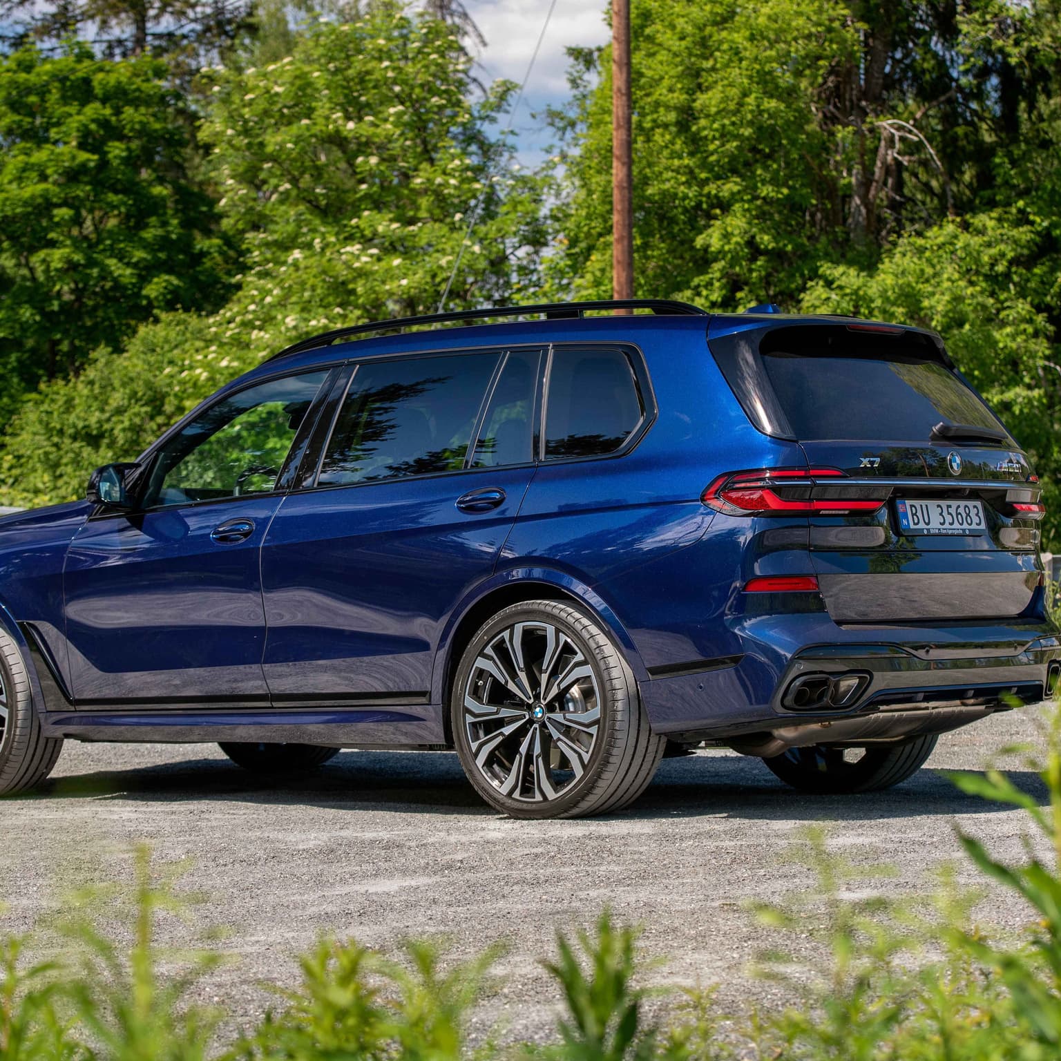Flytt deg, her kommer BMW X7 med V8! artwork