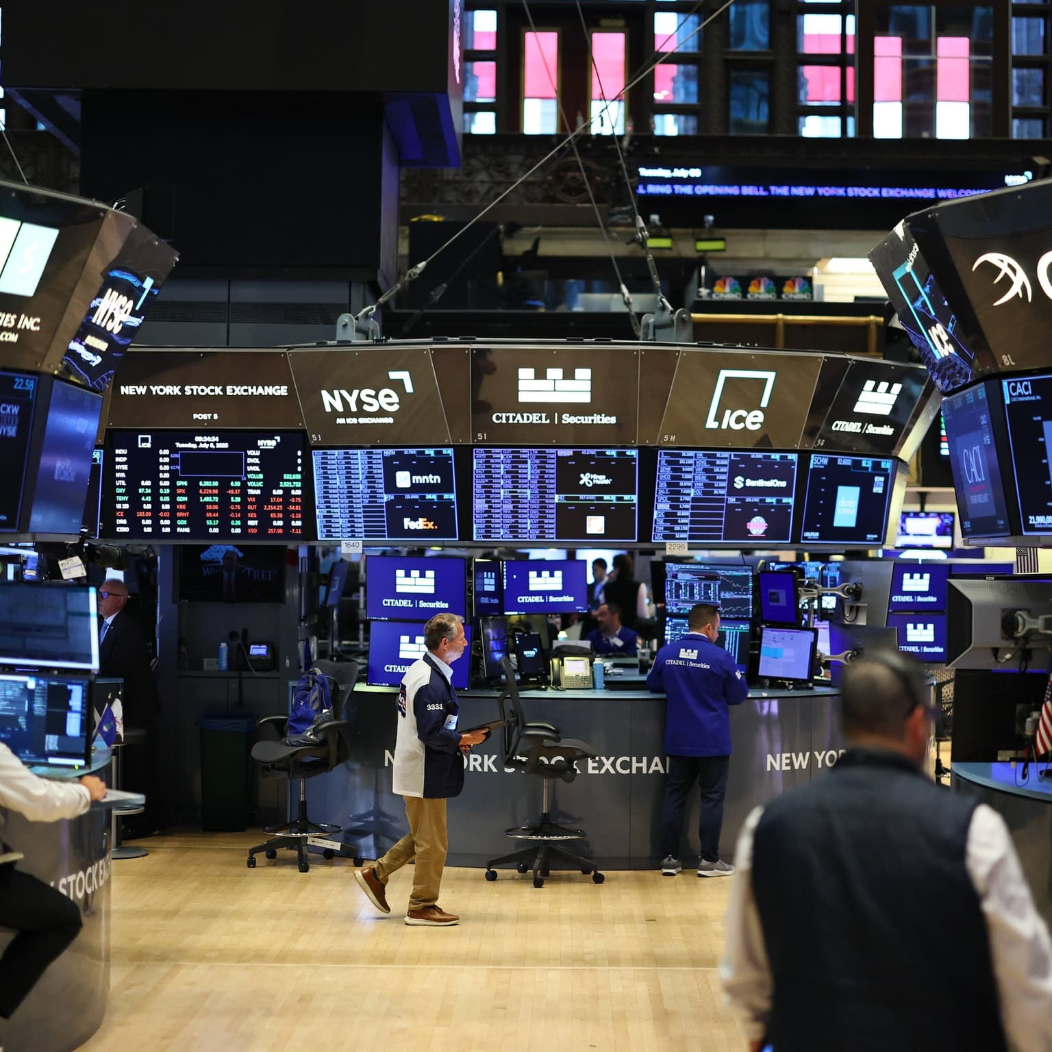 Let's get a grip on the labor market artwork