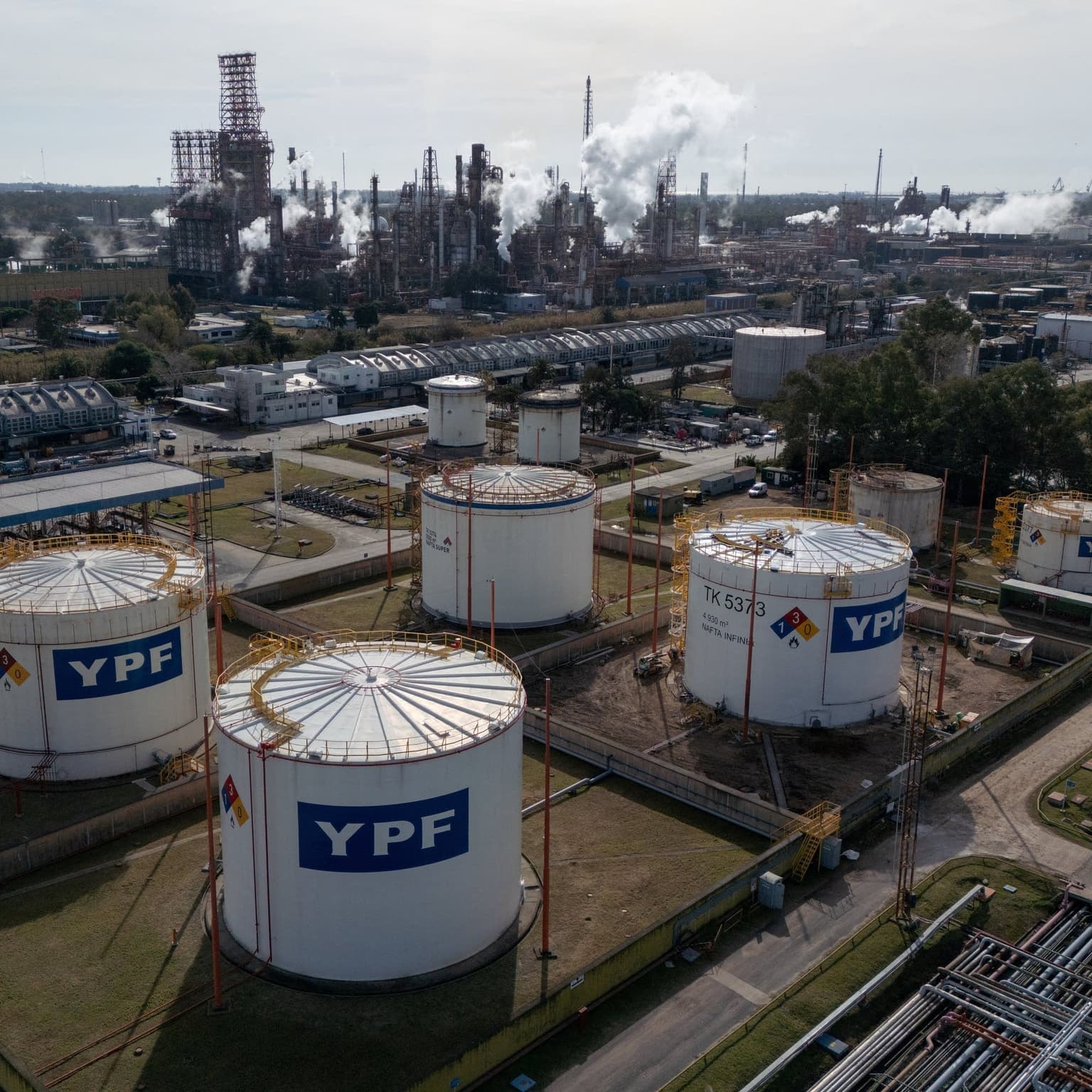 Tariffs muddy the future of the global oil market artwork