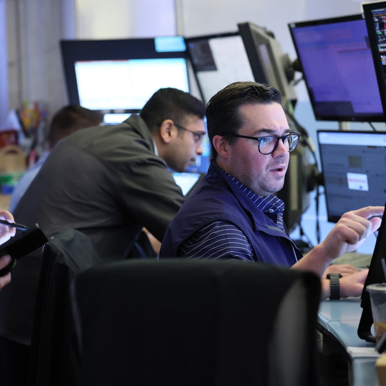 Short-term corporate borrowing climbs artwork