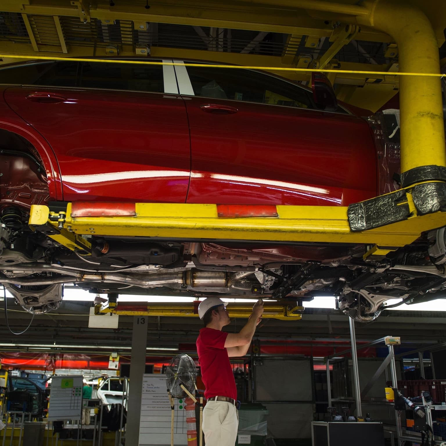 Auto repair shops struggle under Trump's tariffs artwork